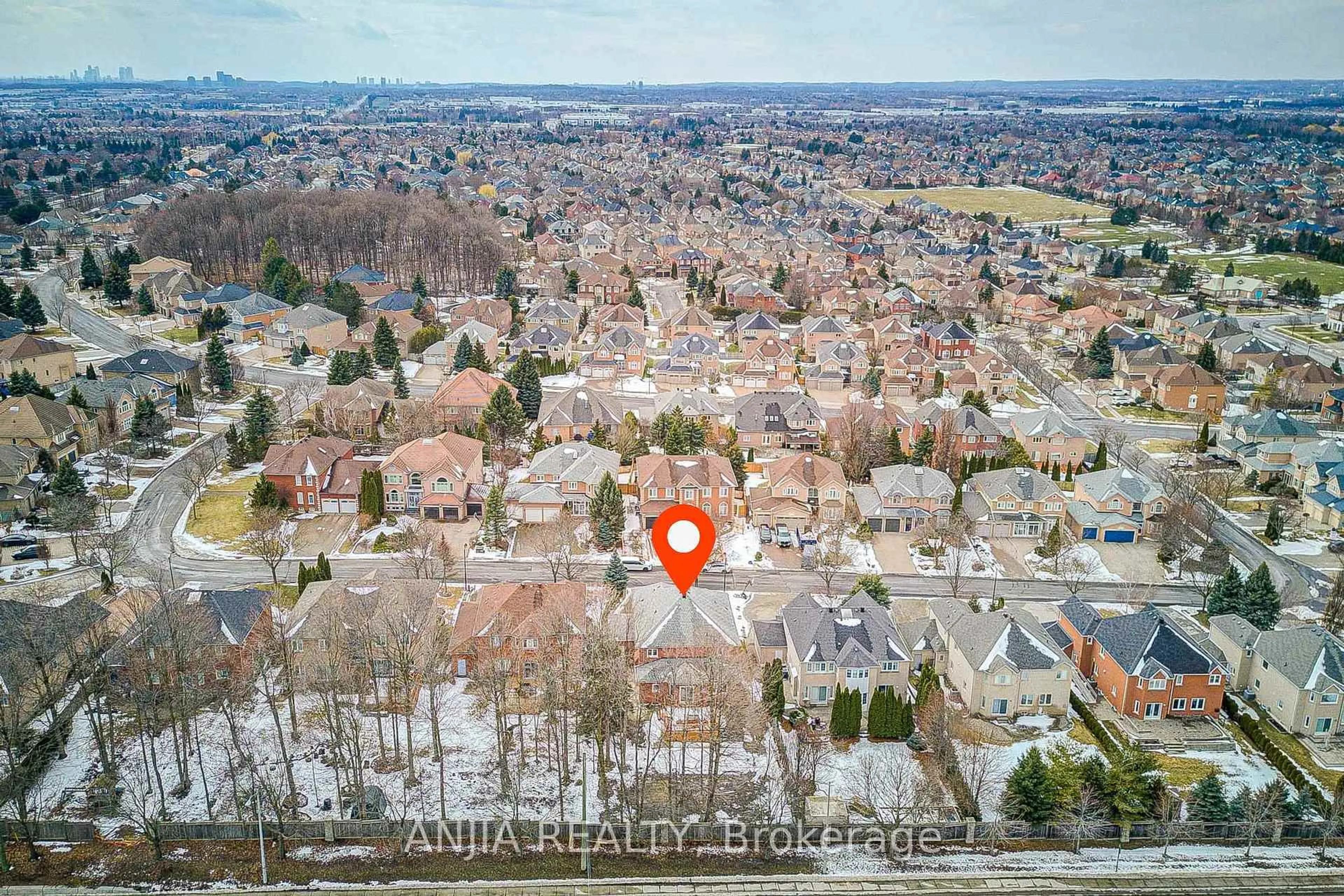 A pic from outside/outdoor area/front of a property/back of a property/a pic from drone, unknown for 91 Reansbury Cres, Markham Ontario L6C 1X6