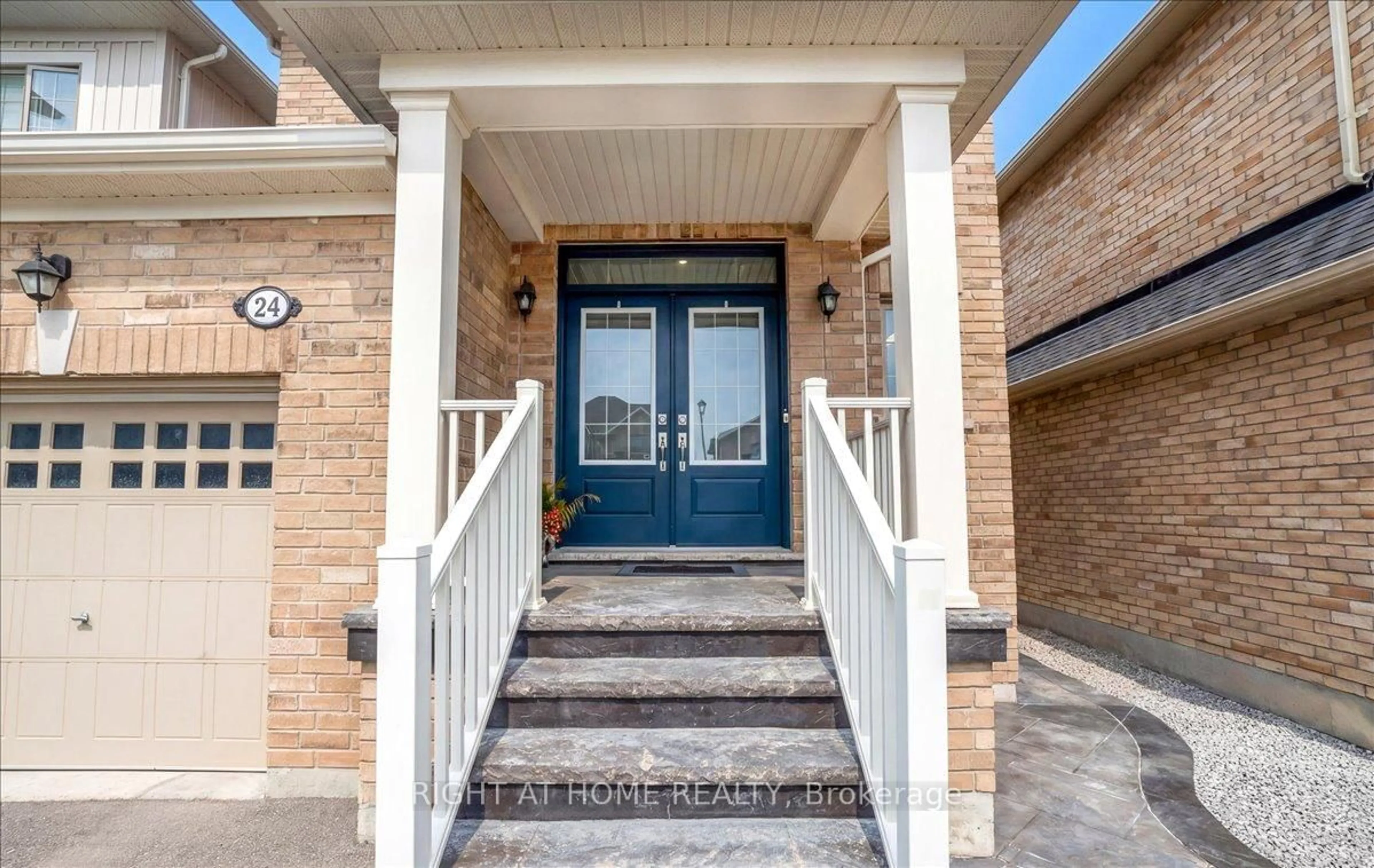 Indoor entryway for 24 Prady Lane, New Tecumseth Ontario L0G 1W0