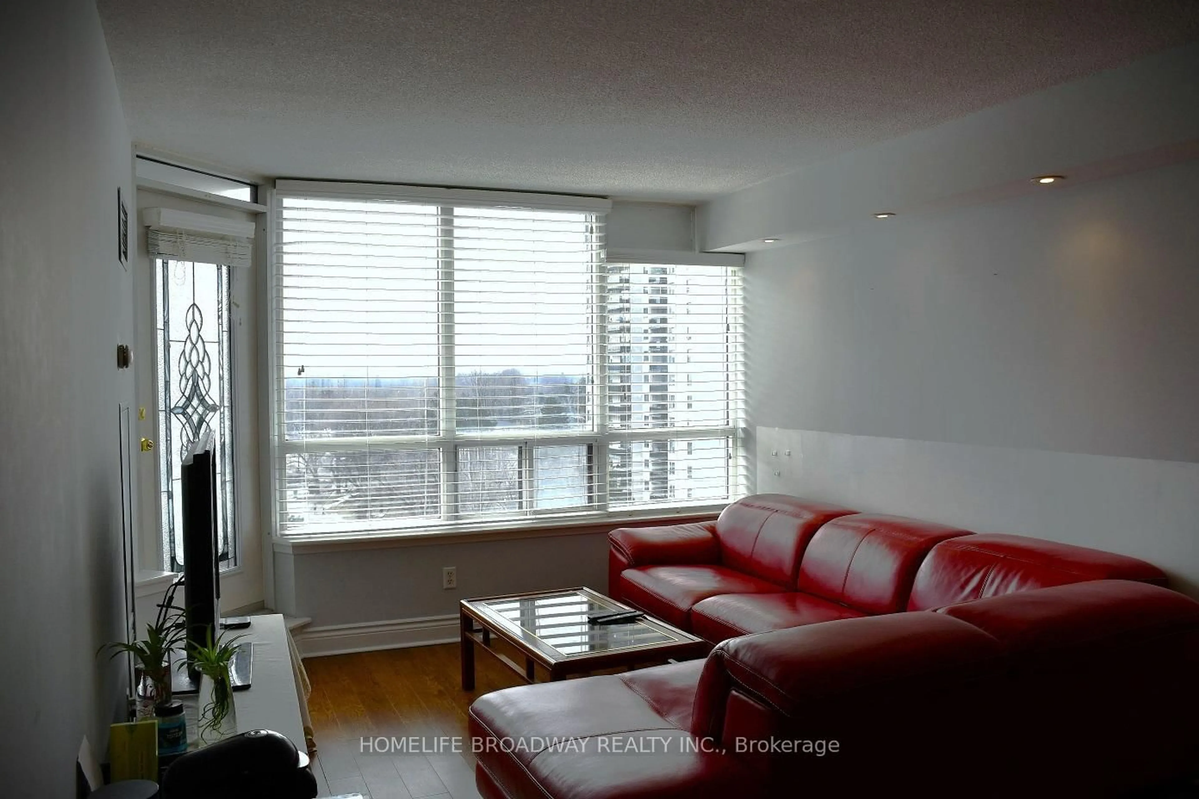 Living room with furniture, unknown for 91 Townsgate Dr #805, Vaughan Ontario L4J 8E8