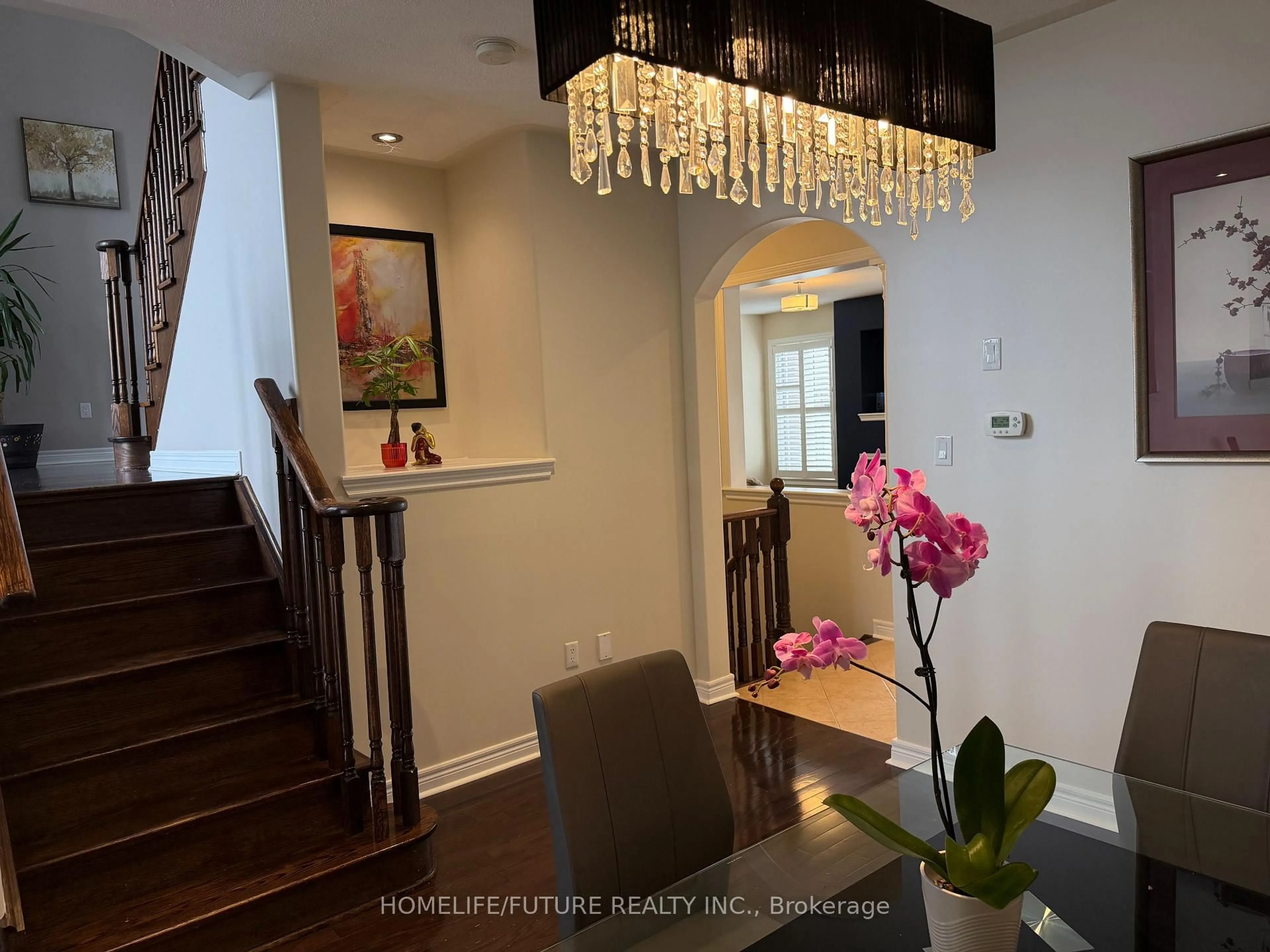 Indoor foyer for 23 Acer Cres, Whitchurch-Stouffville Ontario L4A 0V5