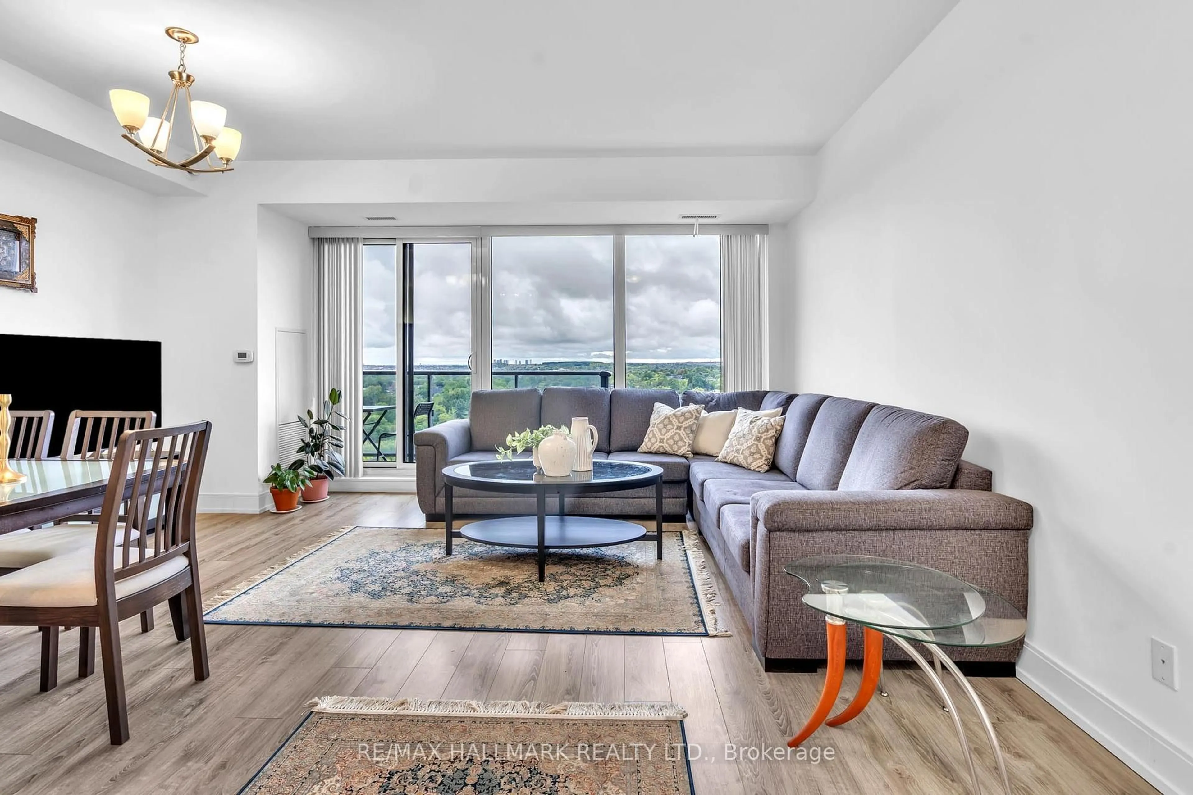 Living room with furniture, unknown for 9608 Yonge St #1609A, Richmond Hill Ontario L4C 1V6