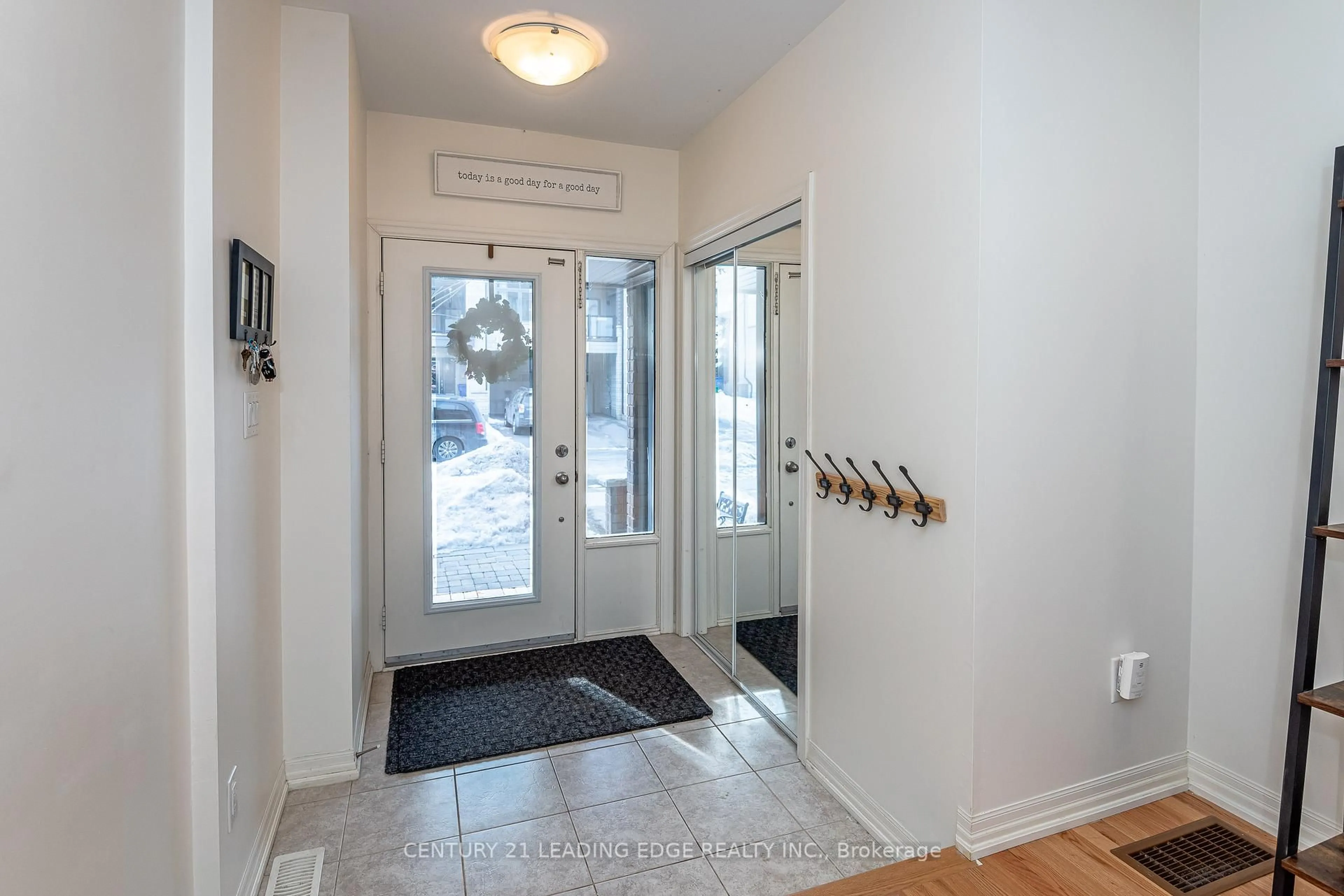 Indoor entryway for 256 Vivant St, Newmarket Ontario L3X 0K9