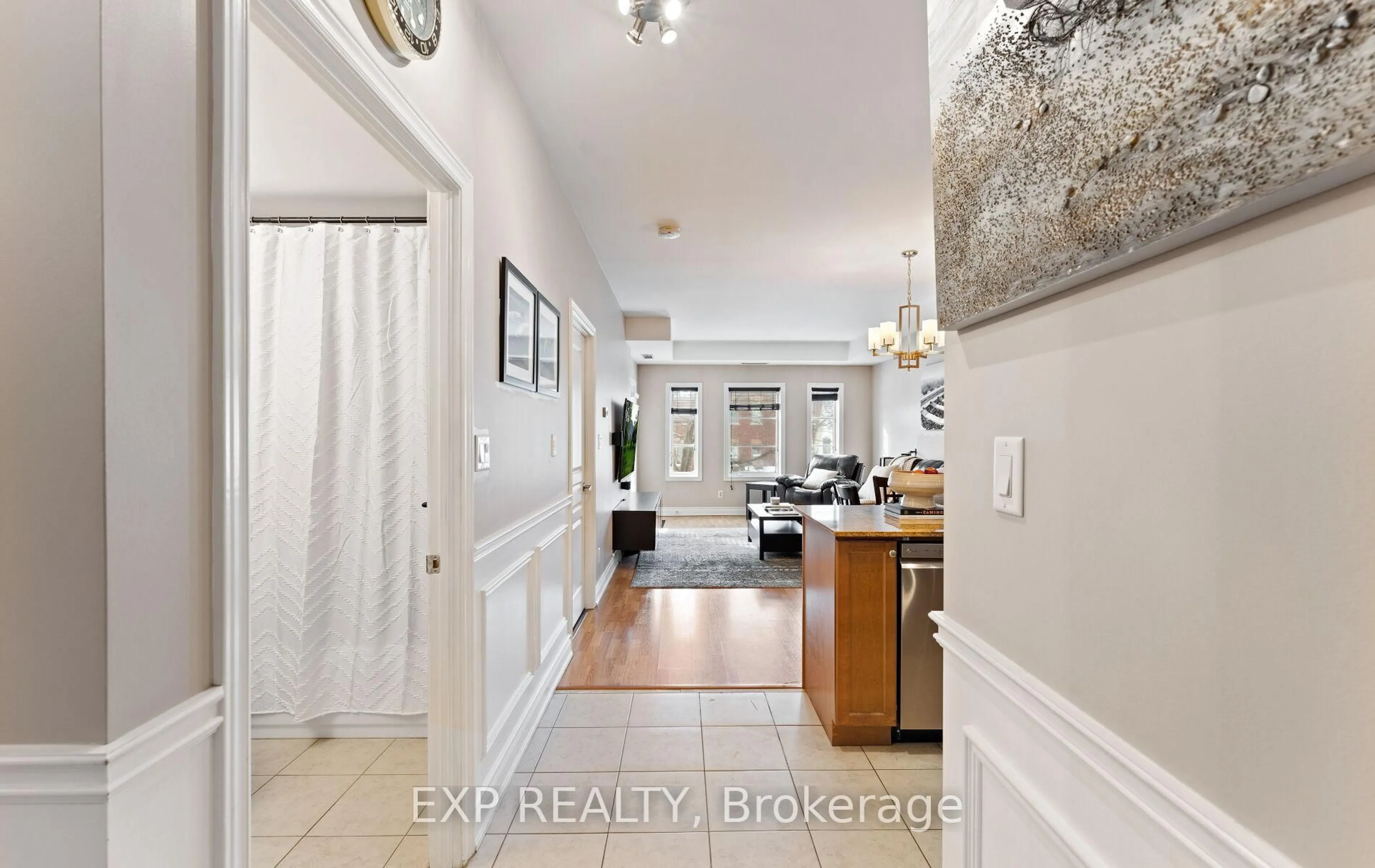 Indoor entryway for 9901 Keele St #208, Vaughan Ontario L6A 0A1