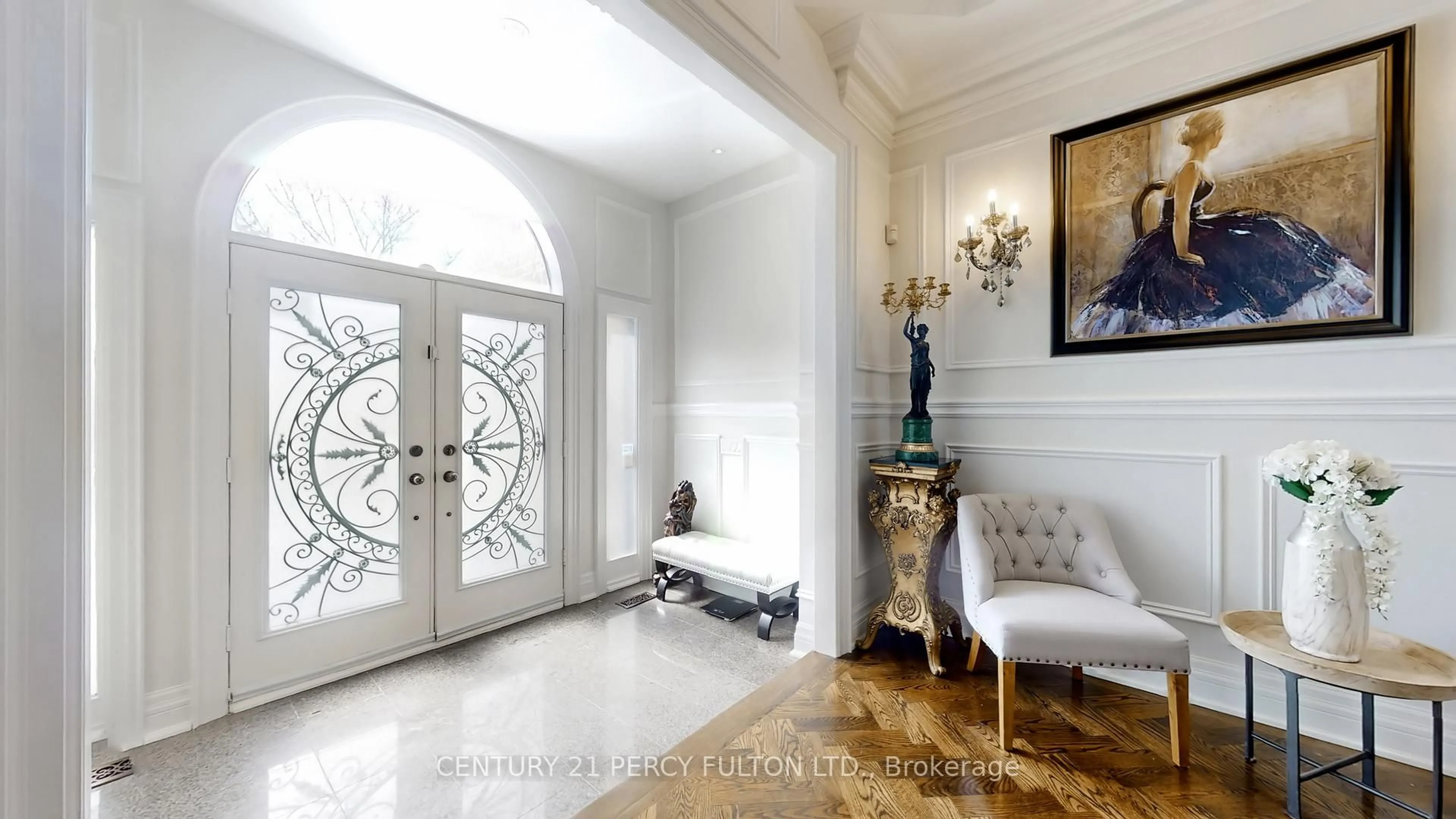 Indoor foyer for 126 Old Surrey Lane, Richmond Hill Ontario L4C 8S6