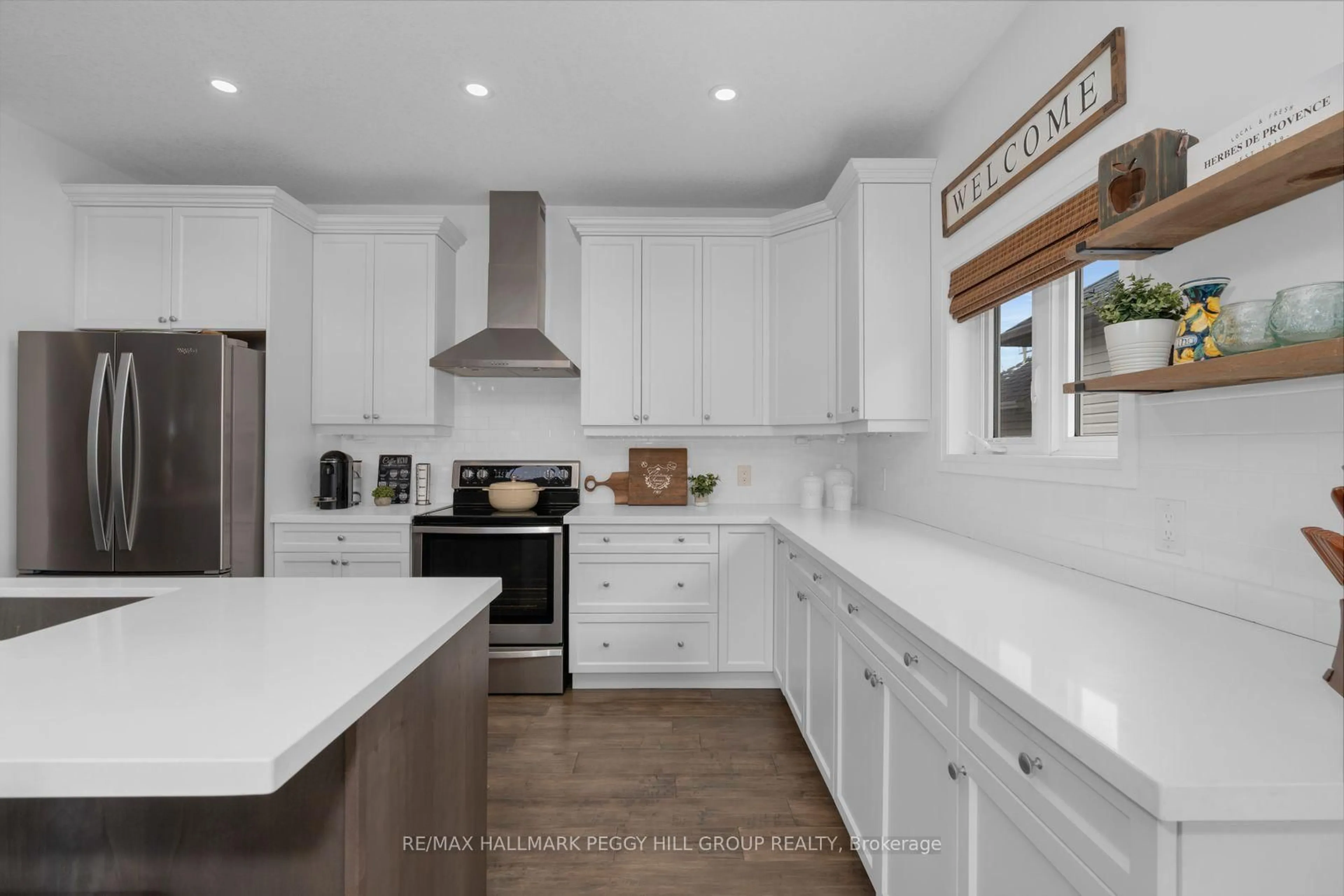 Open concept kitchen, ceramic/tile floor for 2967 Earl St, Innisfil Ontario L9S 3E2