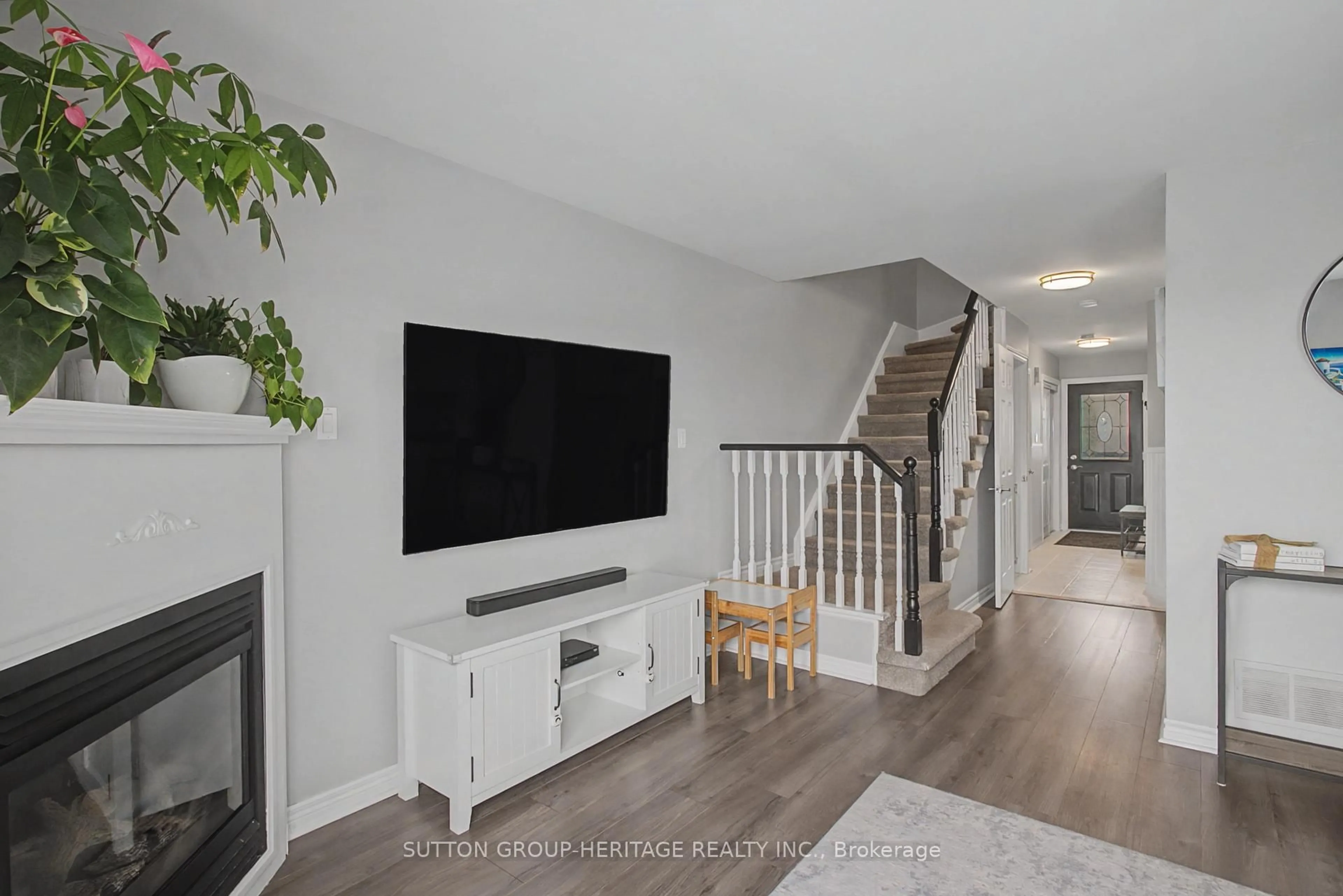 Unknown for 77 Lancaster Crt, Georgina Ontario L4P 3Z9