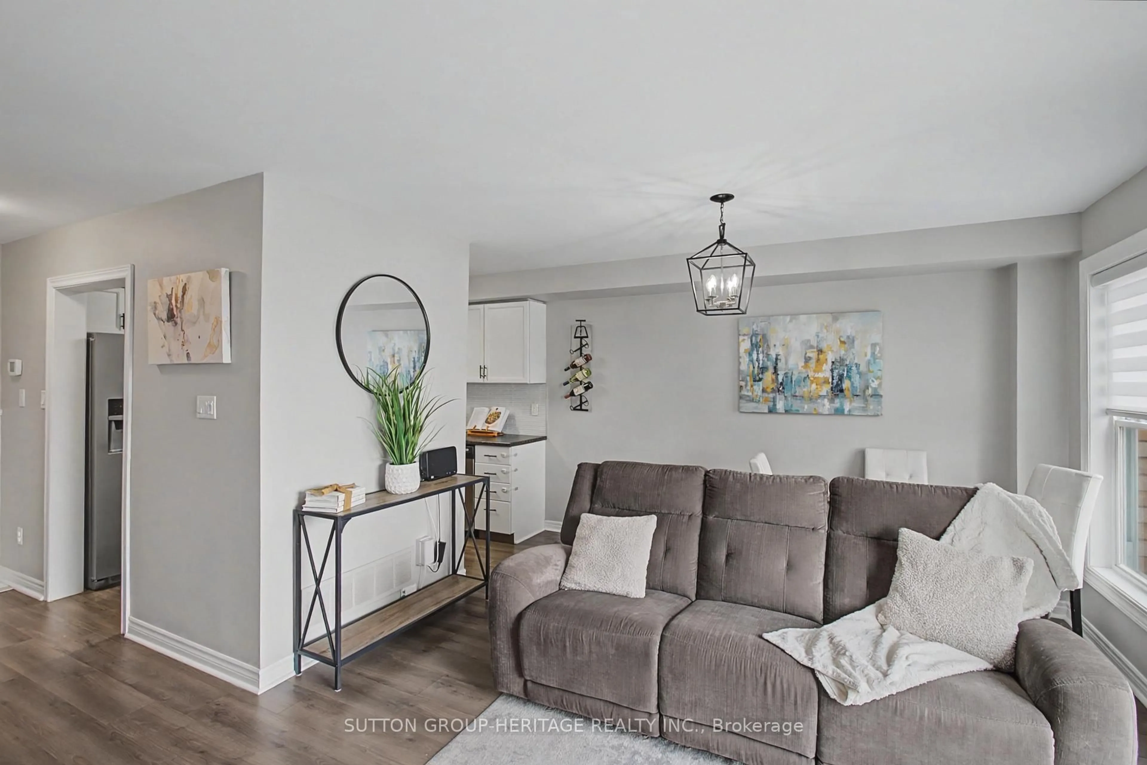 Living room with furniture, unknown for 77 Lancaster Crt, Georgina Ontario L4P 3Z9