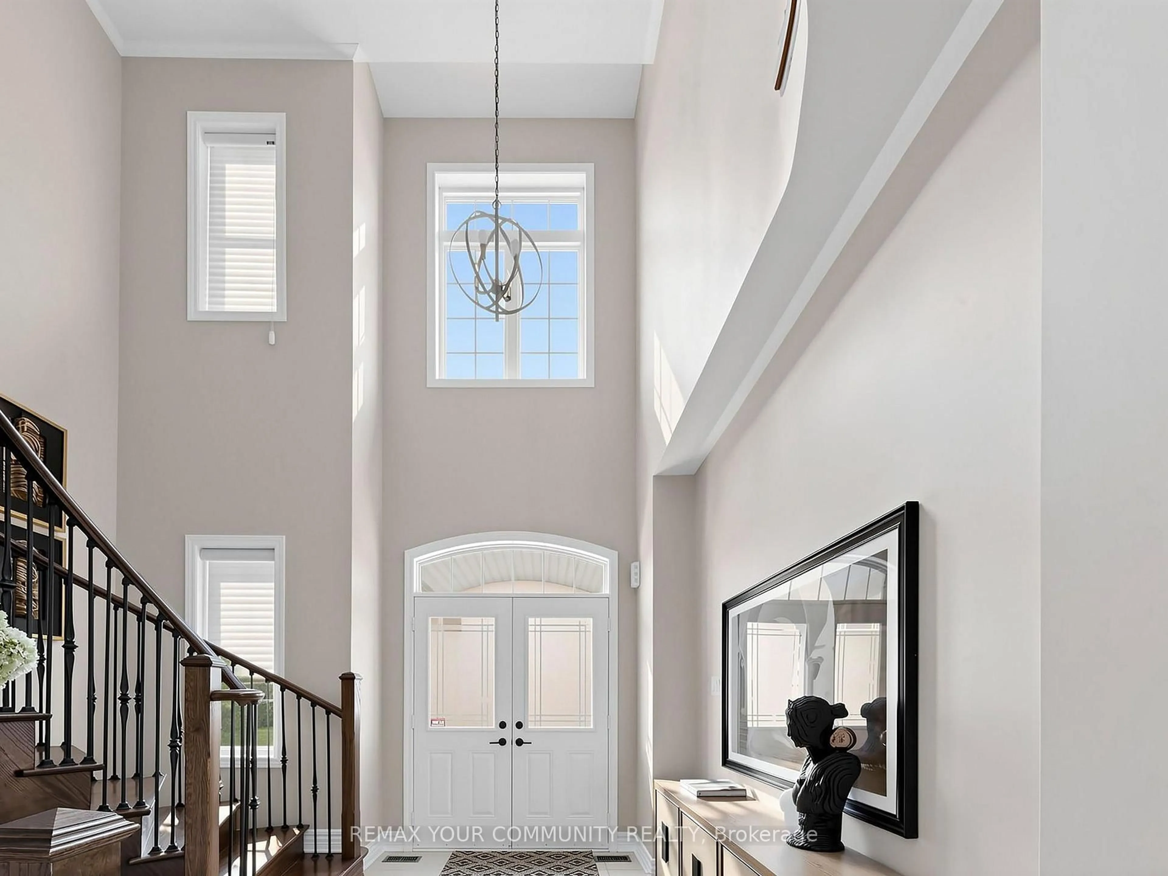 Indoor entryway for 1189 Stuffles Cres, Newmarket Ontario L3X 3H9