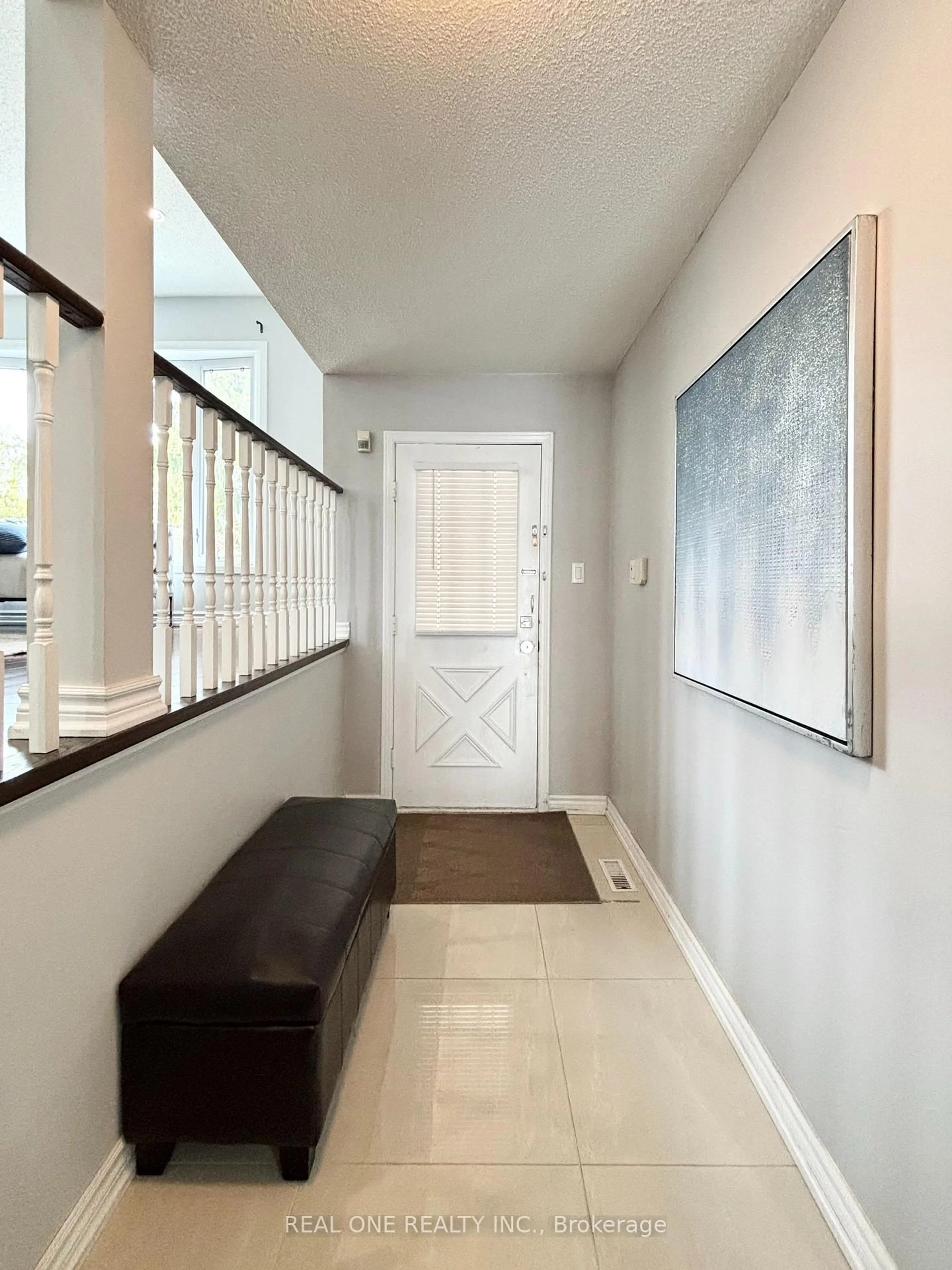 Indoor entryway for 9 Breckonwood Cres, Markham Ontario L3T 5G8