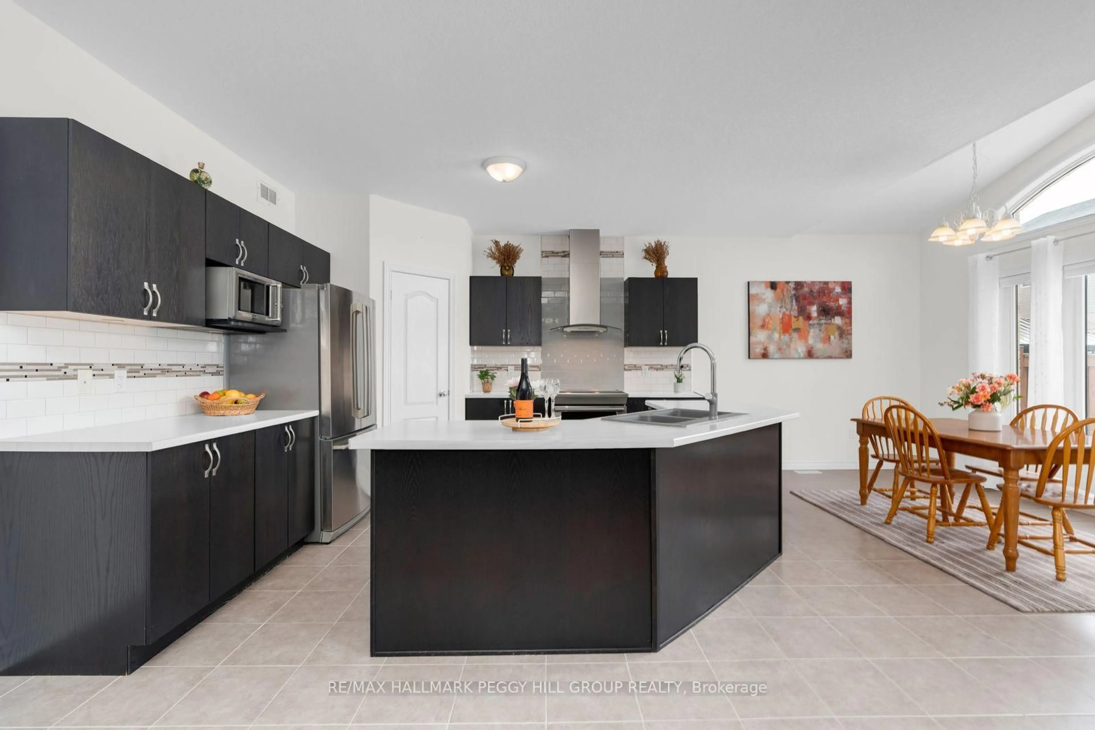 Open concept kitchen, ceramic/tile floor for 11 Arnold Cres, Essa Ontario L3W 0P9