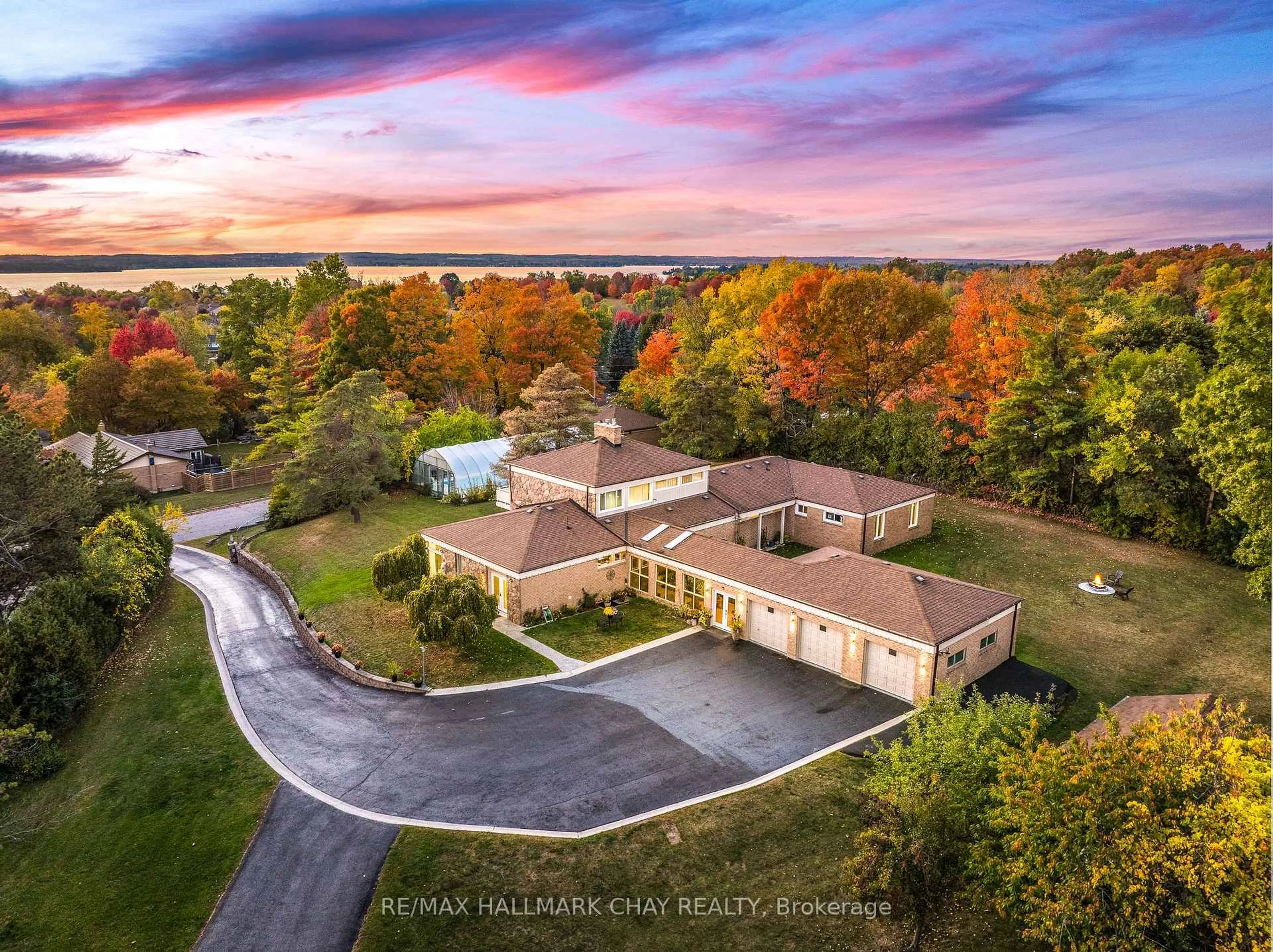 A pic from outside/outdoor area/front of a property/back of a property/a pic from drone, water/lake/river/ocean view for 39 Highfield Cres, Georgina Ontario L4P 0M2