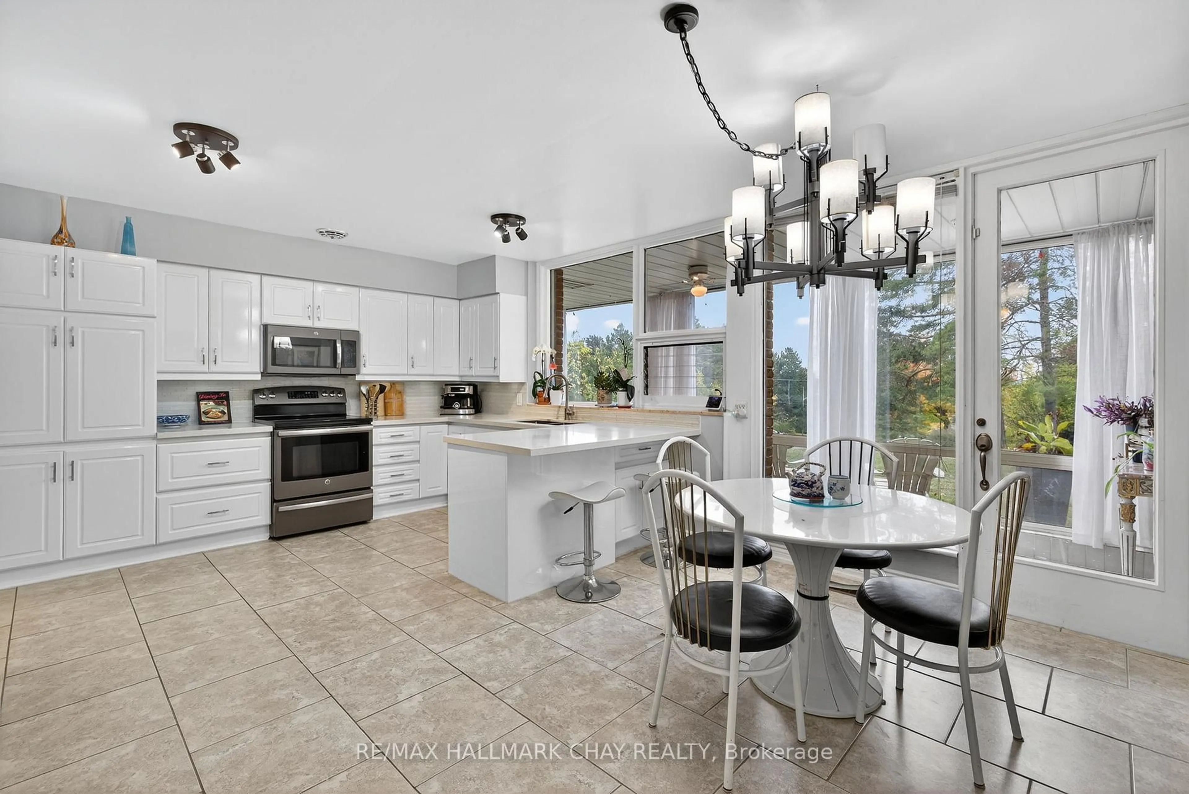 Contemporary kitchen, ceramic/tile floor for 39 Highfield Cres, Georgina Ontario L4P 0M2