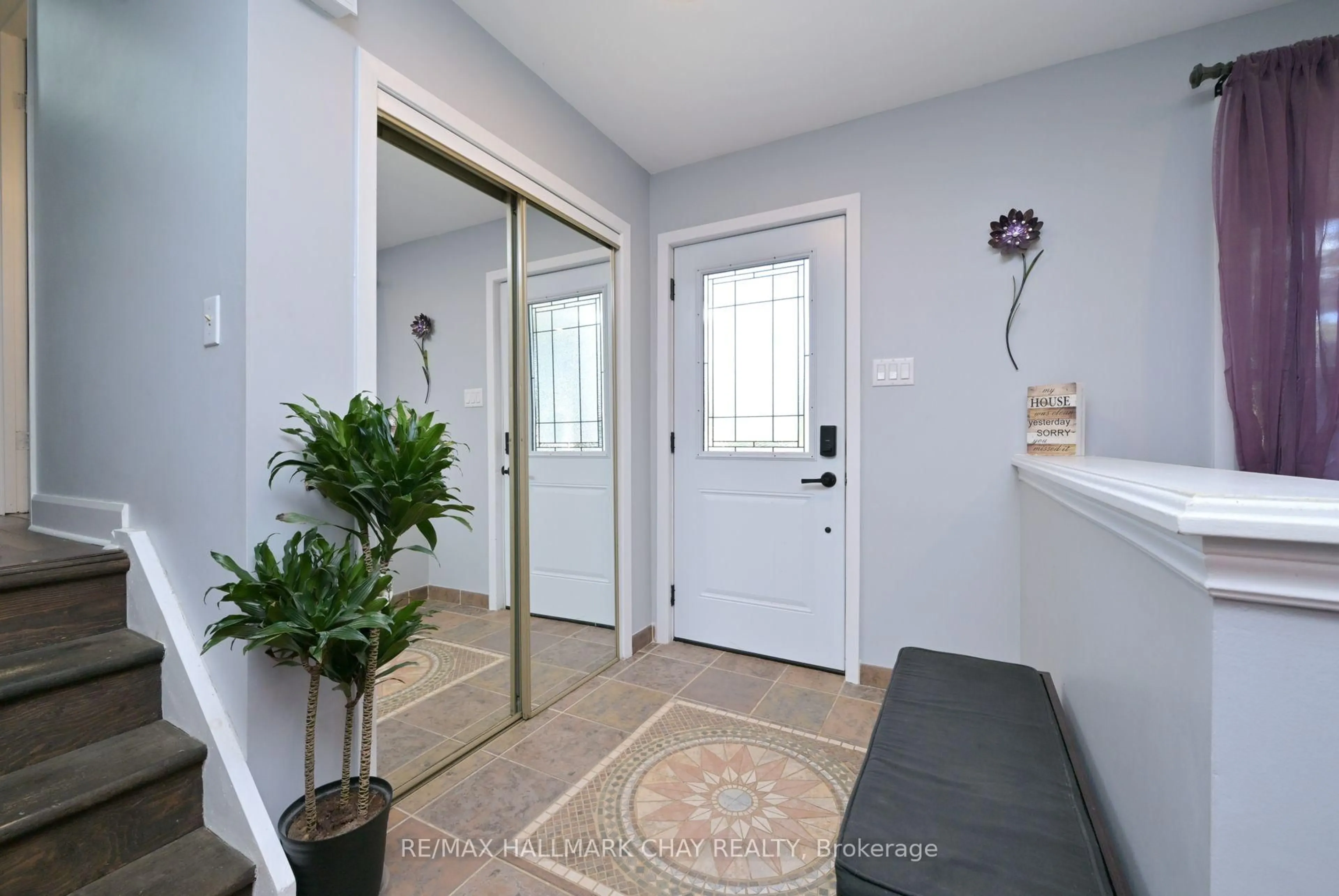 Indoor entryway for 6098 County Rd 13 Rd, Adjala-Tosorontio Ontario L0M 1J0