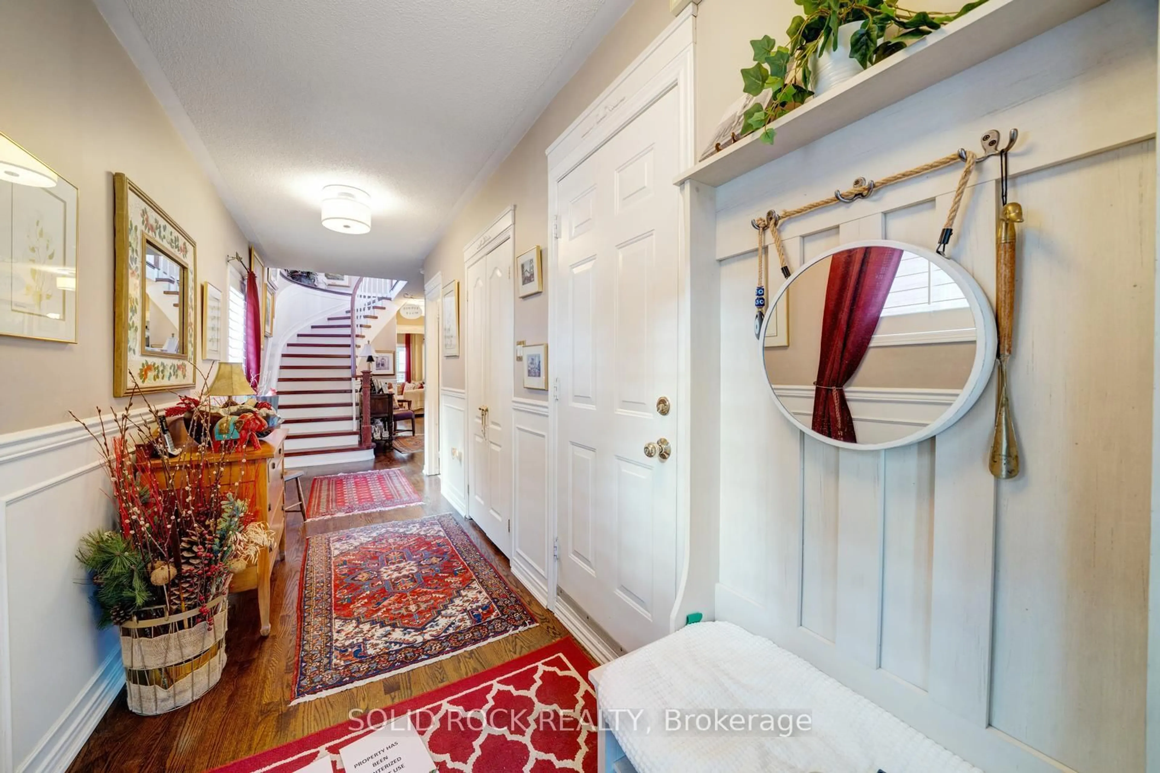 Indoor entryway for 6 Desert View Cres, Richmond Hill Ontario L4C 0E2