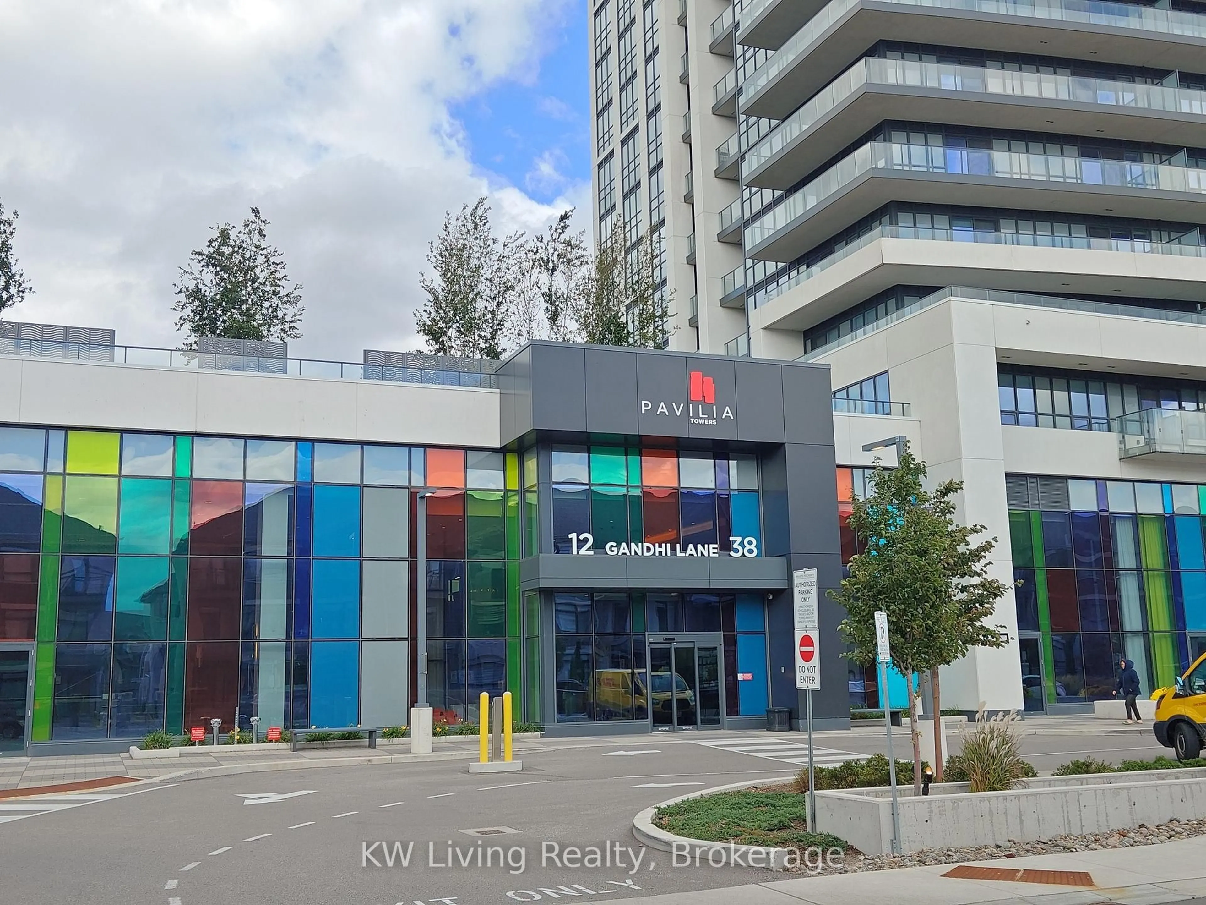 Indoor foyer for 38 Gandhi Lane #2211, Markham Ontario L3T 0G9