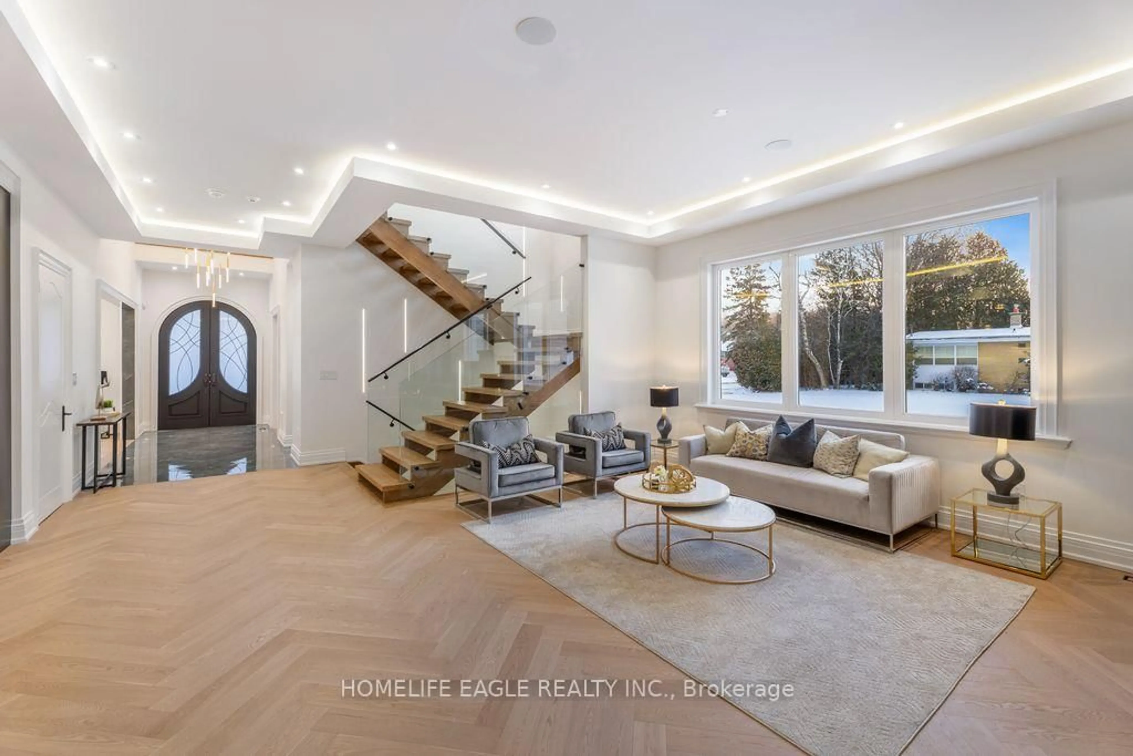 Indoor entryway for 52 Child Dr, Aurora Ontario L4G 1Y5