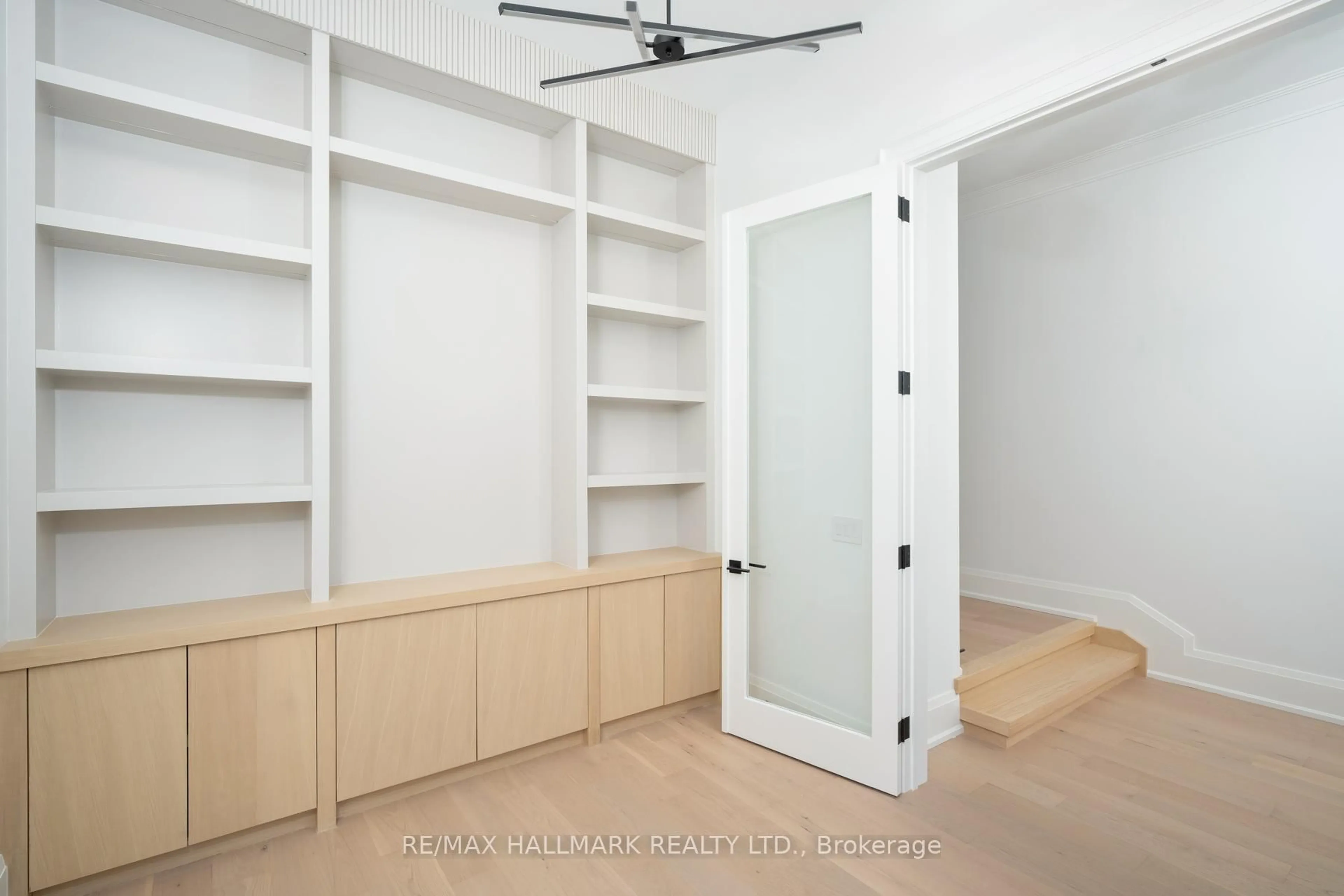 Storage room or clothes room or walk-in closet for 45 Drynoch Ave, Richmond Hill Ontario L4E 3E7