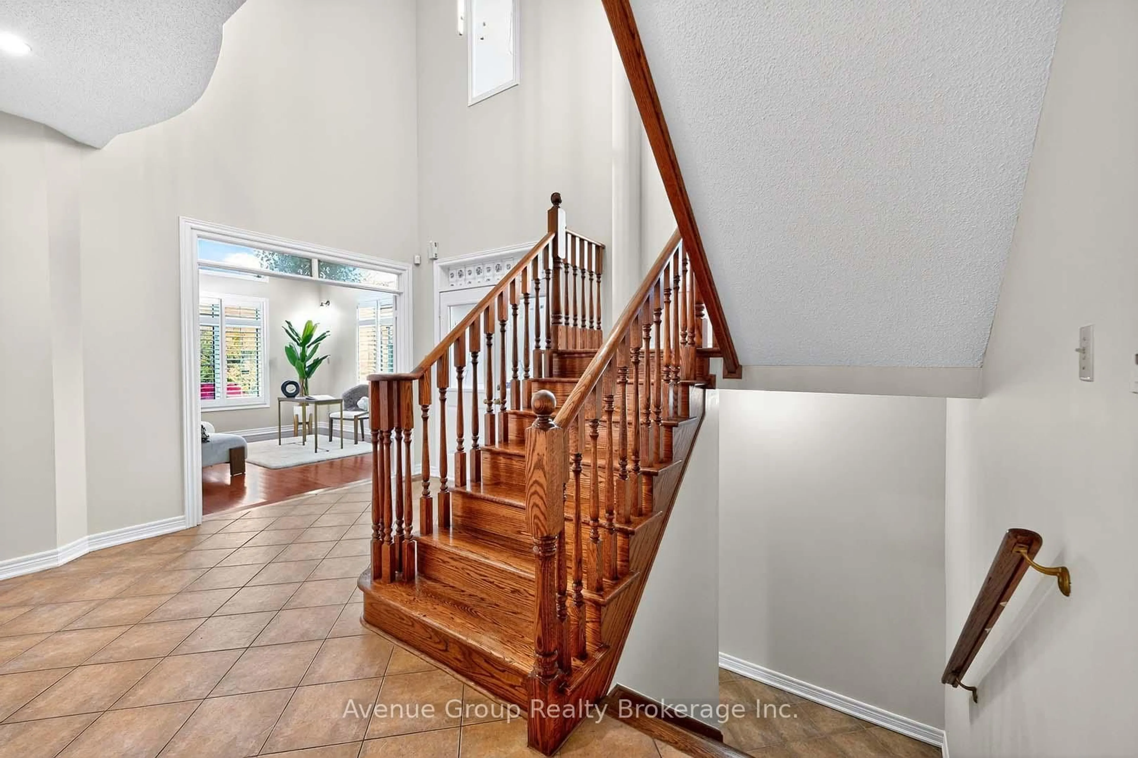 Indoor foyer for 16 Caprara Cres, Markham Ontario L6B 0B7