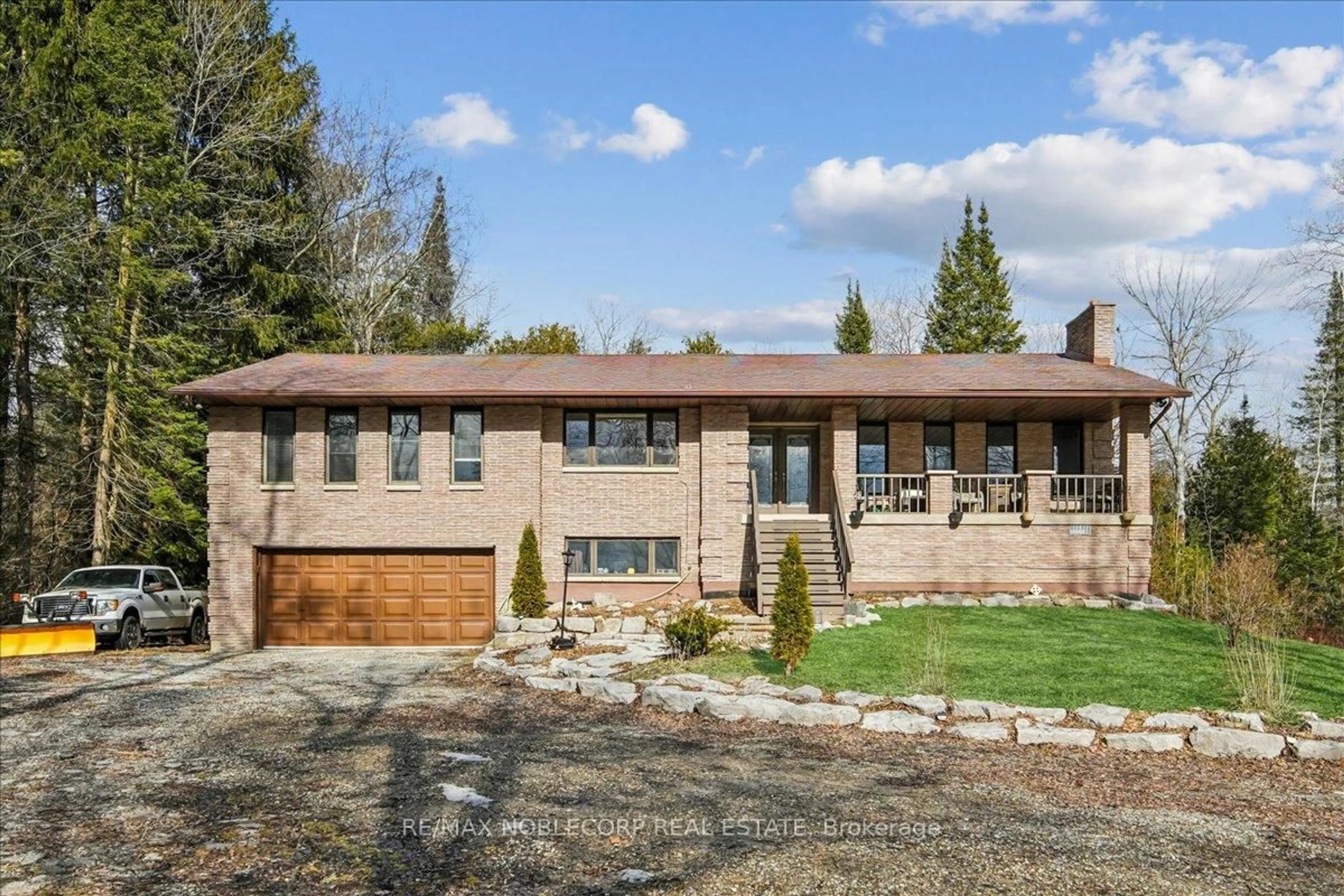 Home with brick exterior material, street for 1945 10th Sdrd, New Tecumseth Ontario L0G 1W0