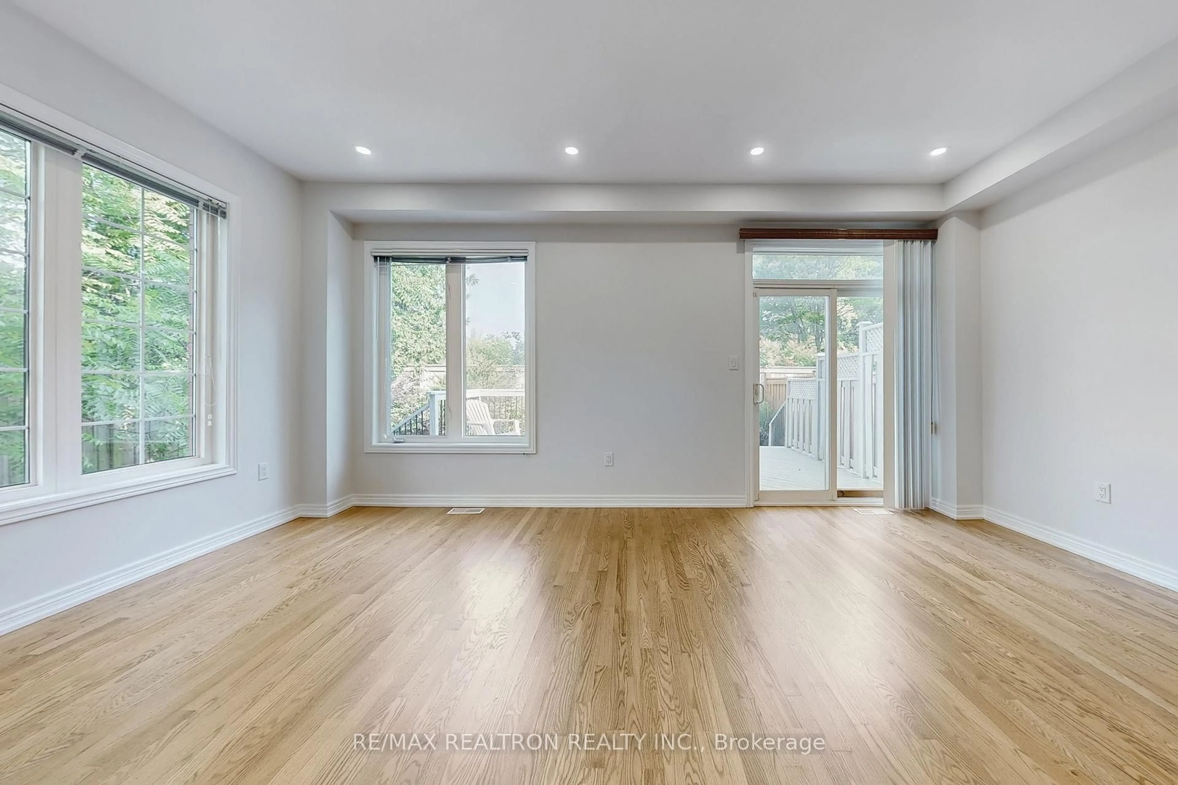 A pic of a room for 8 Townwood Dr #86, Richmond Hill Ontario L4E 4Y3