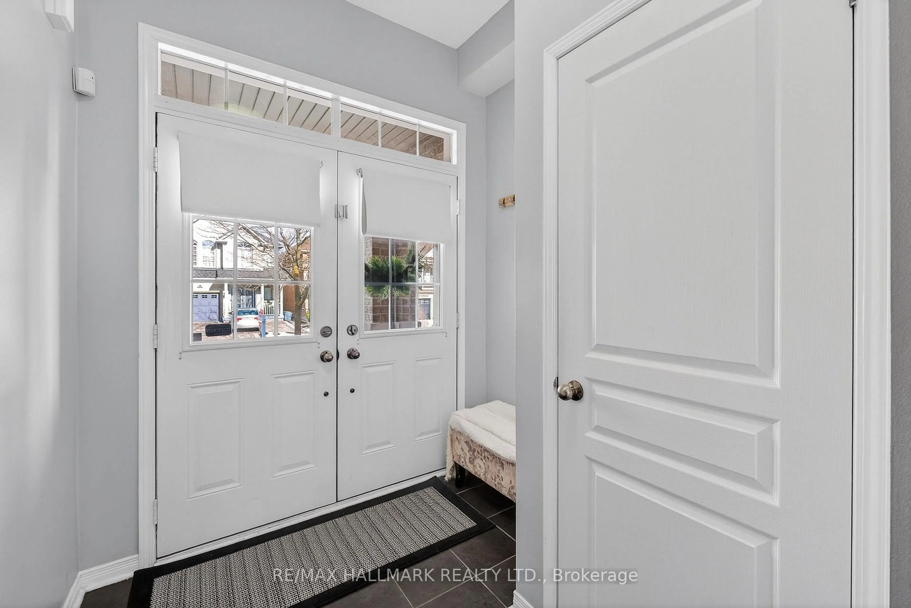 Indoor entryway for 30 Catalpa Cres, Vaughan Ontario L6A 0R6