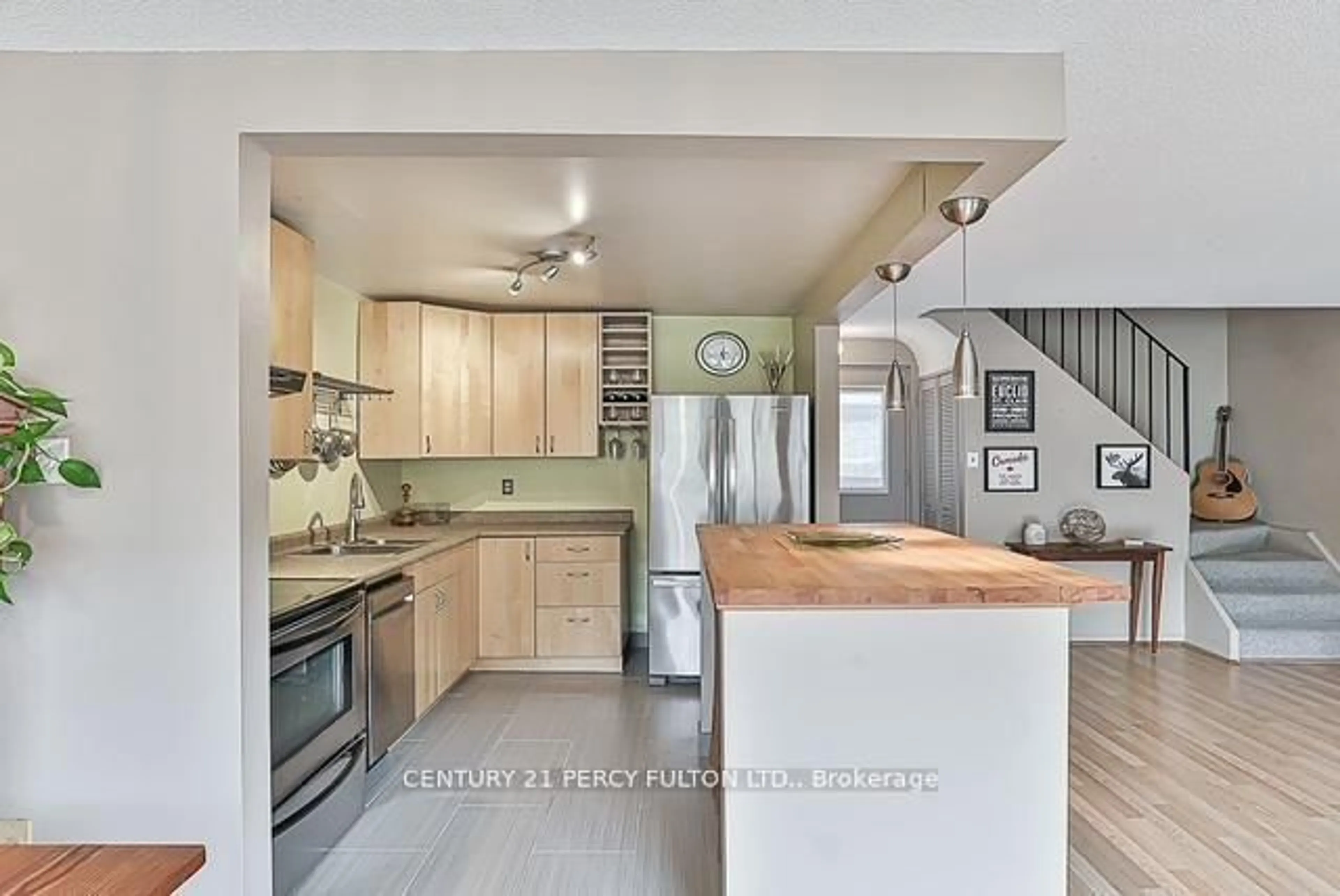 Open concept kitchen, ceramic/tile floor for 16B Elgin St #271, Markham Ontario L3T 4T4