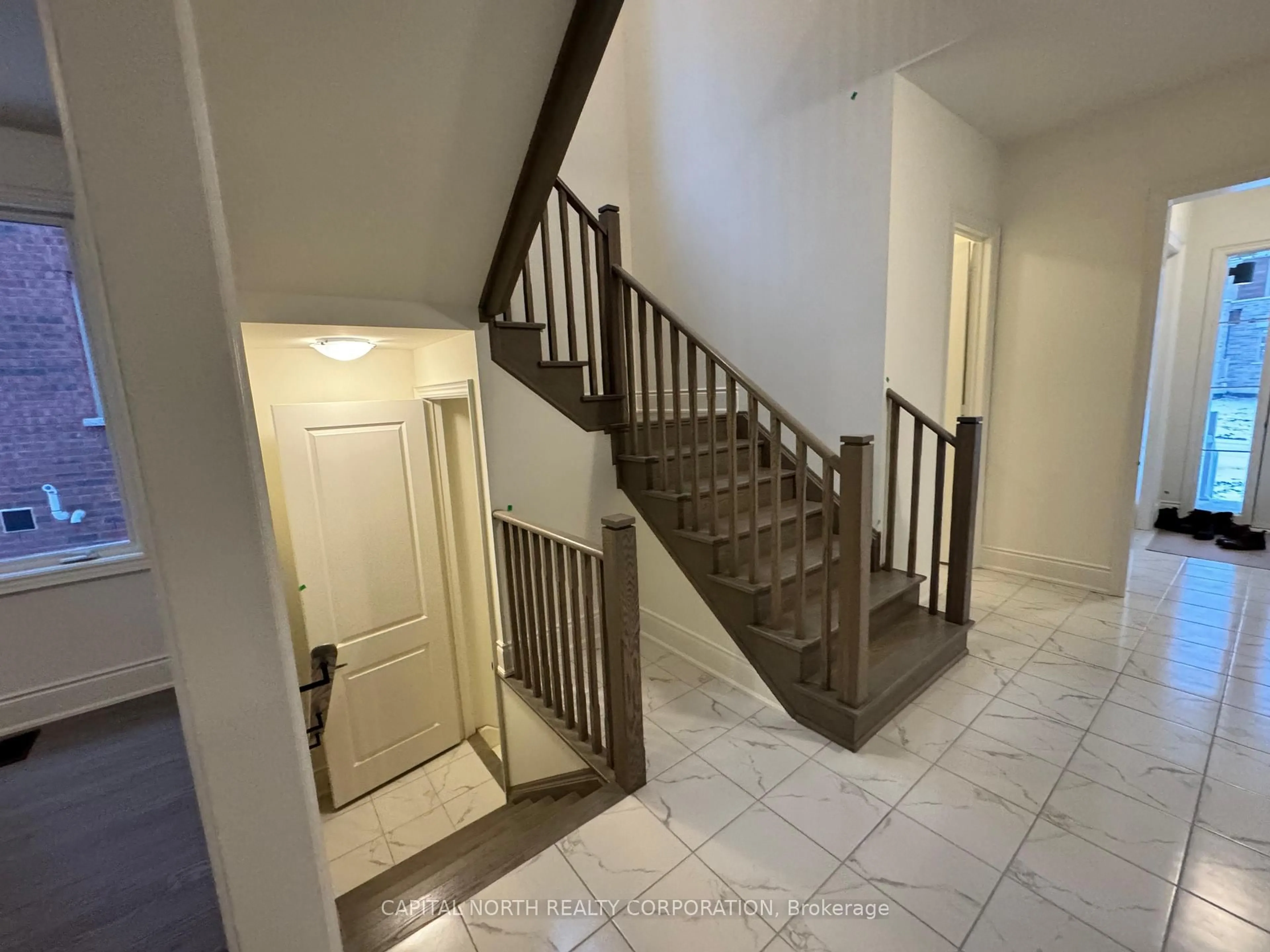 Stairs for 18 Art Leech Dr, Richmond Hill Ontario L4E 3R4
