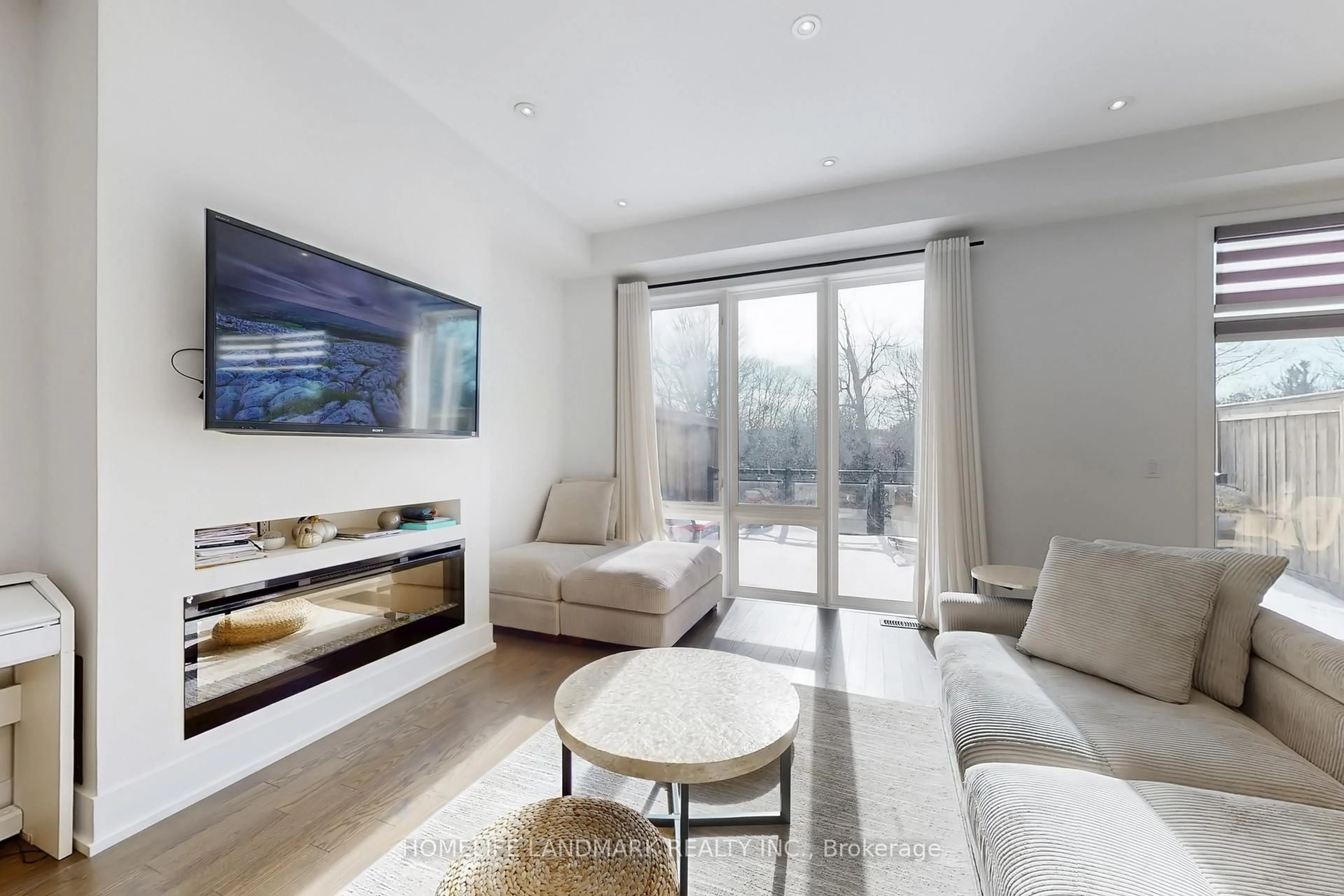 Living room with furniture, unknown for 22 Crestridge Dr, Vaughan Ontario L4J 0K1