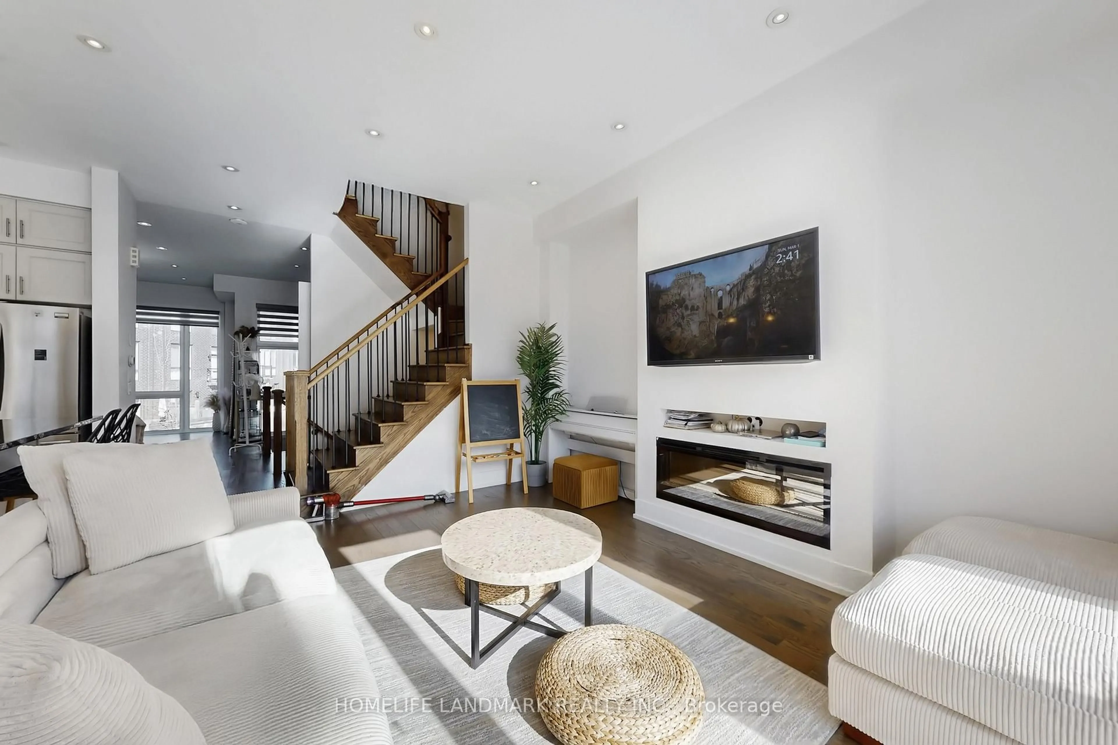 Unknown for 22 Crestridge Dr, Vaughan Ontario L4J 0K1