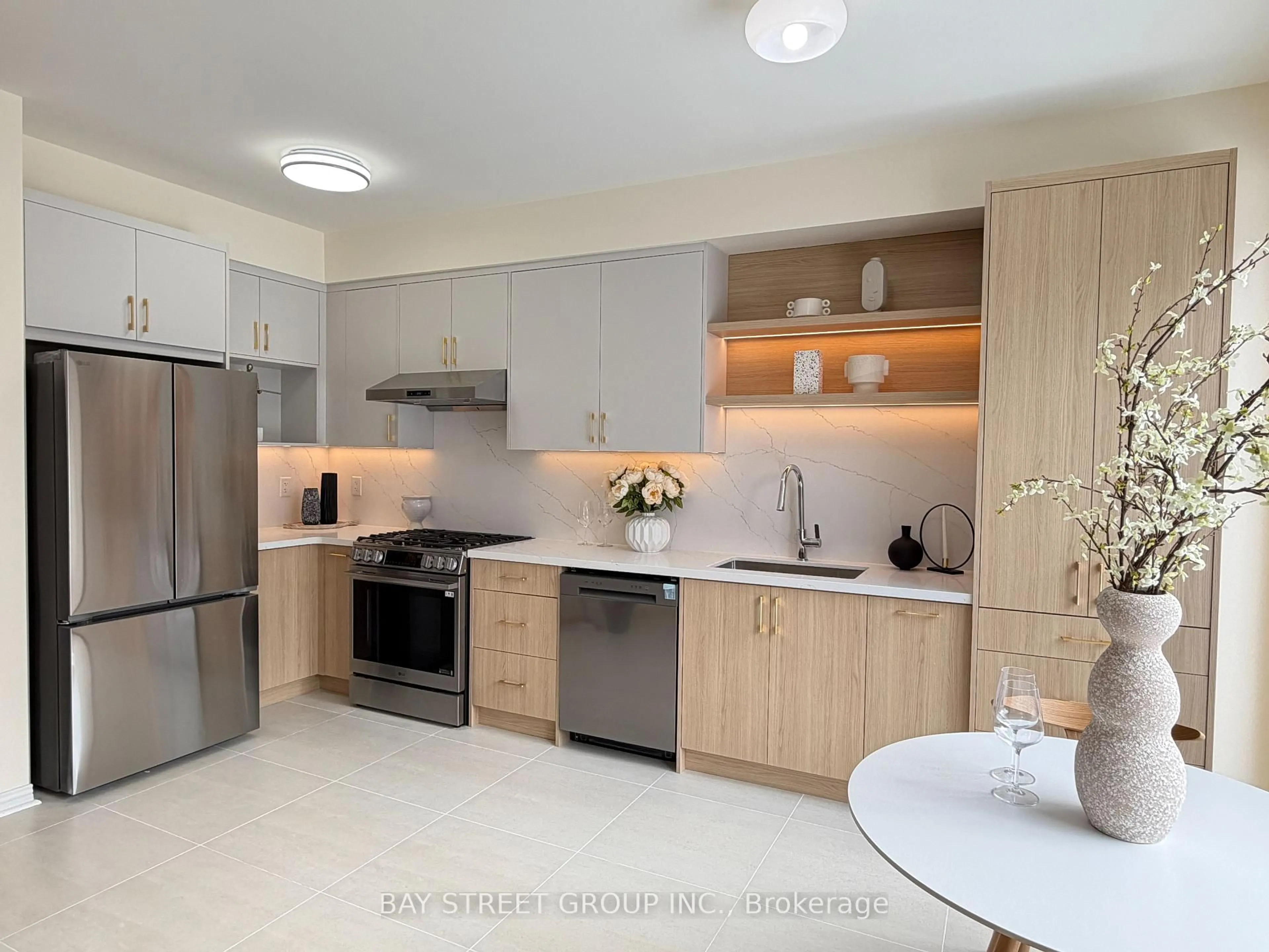 Contemporary kitchen, ceramic/tile floor for 26 Campden Pl, Markham Ontario L6C 2J8