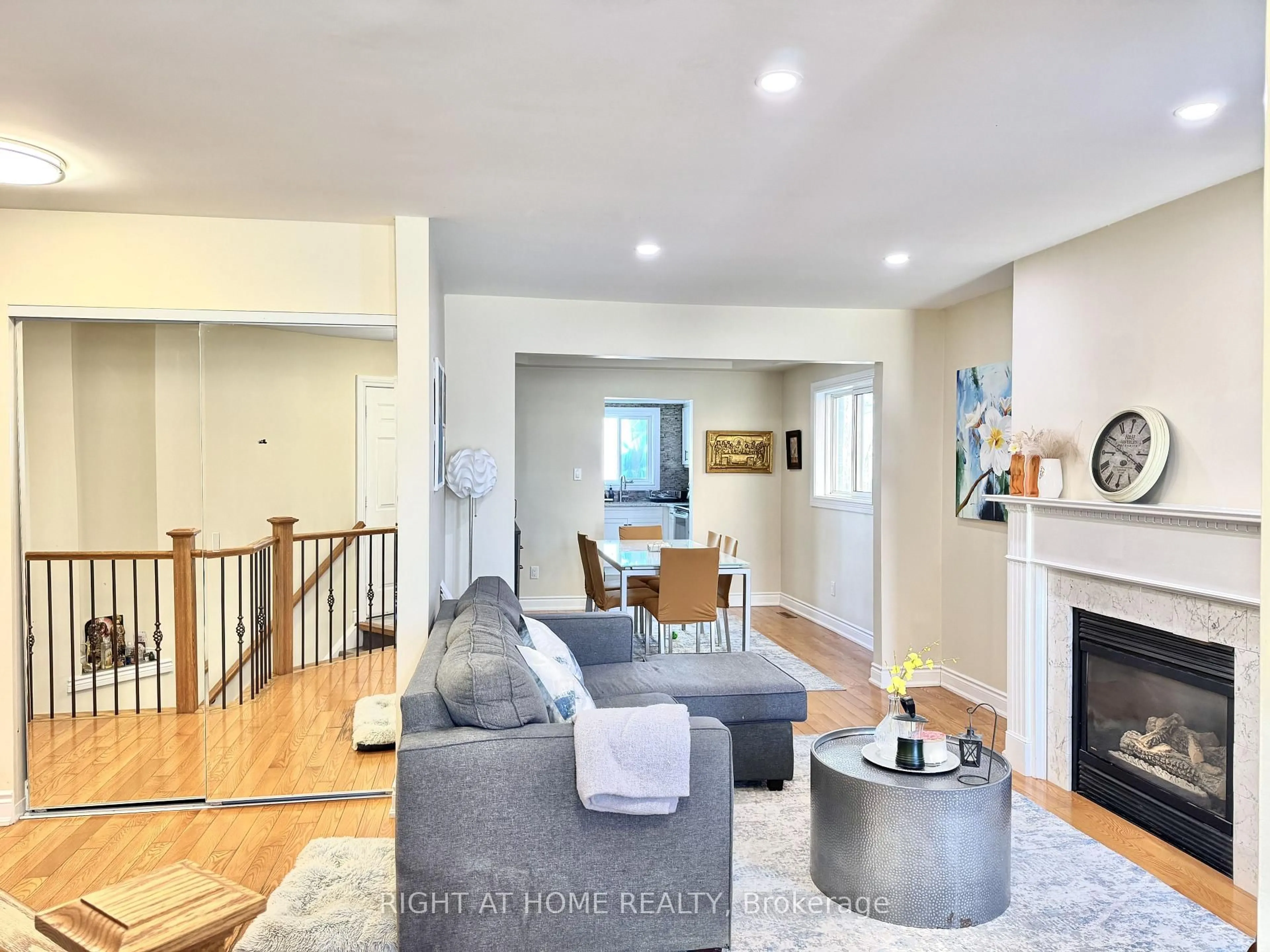 Living room with furniture, unknown for 1148 Leslie Dr, Innisfil Ontario L9S 2A8