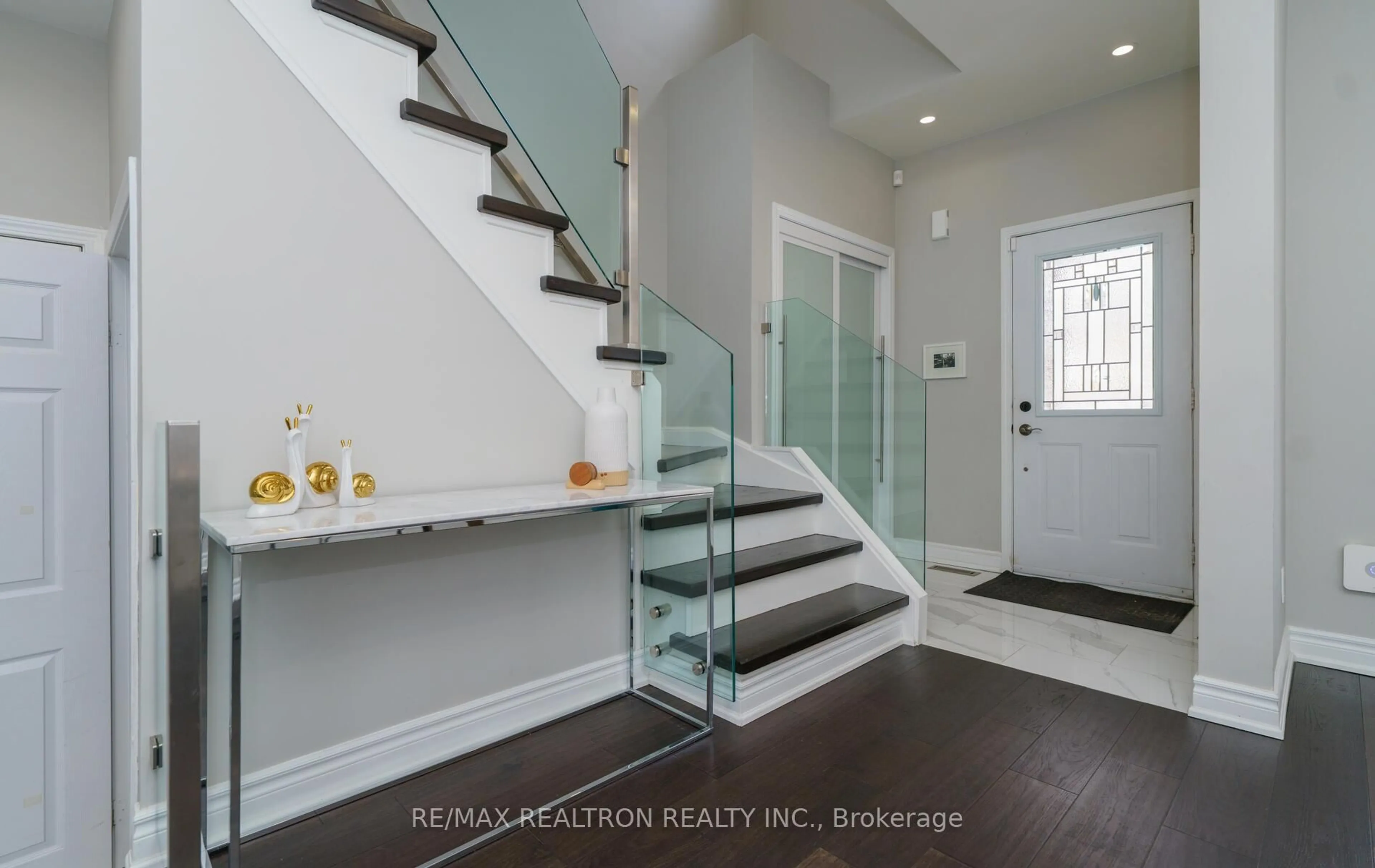 Indoor entryway for 11 Vecchia St, Markham Ontario L6E 1R1