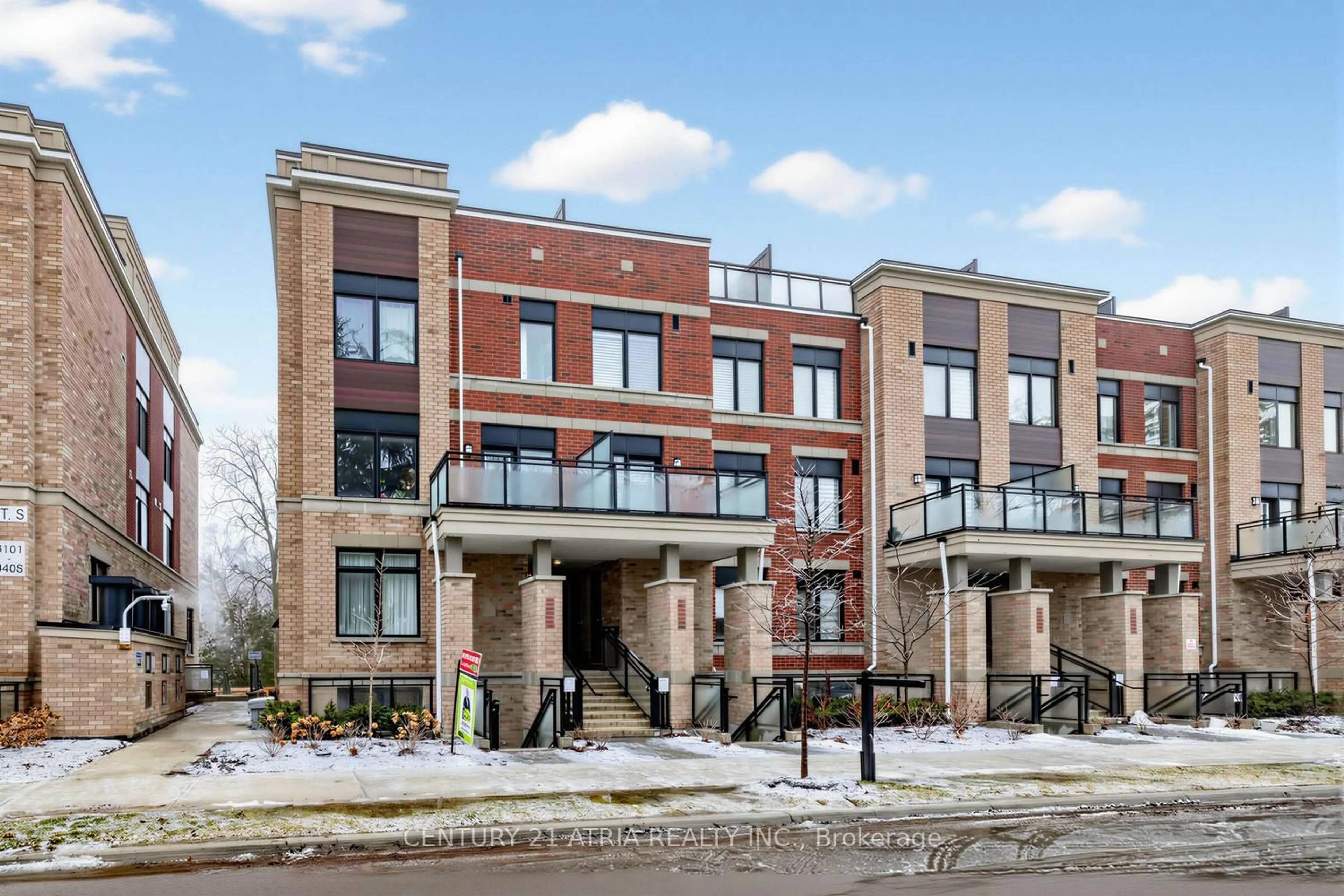 Home with brick exterior material, street for 58 Elizabeth St #2108, Richmond Hill Ontario L4C 5W2