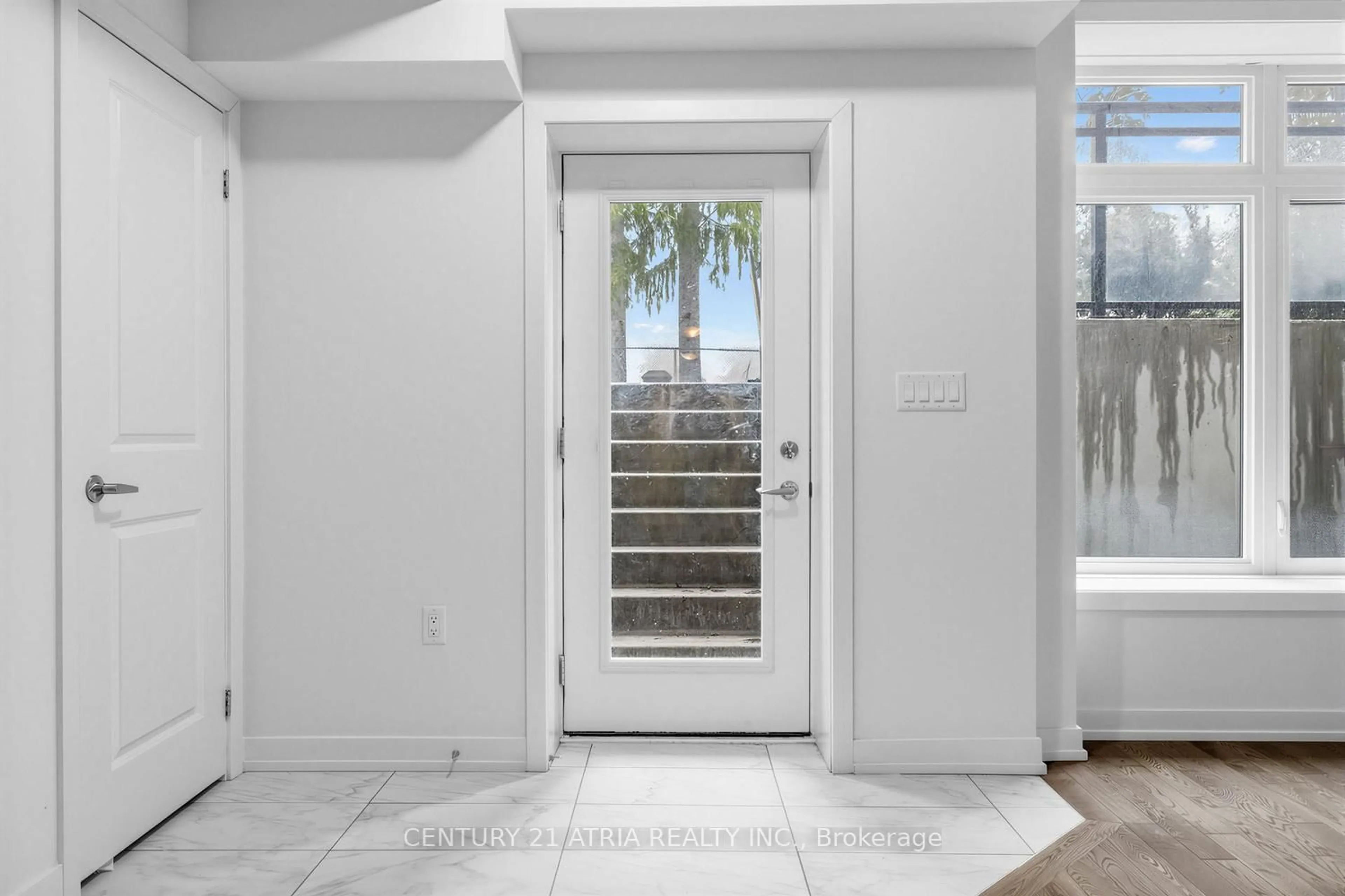 Indoor entryway for 58 Elizabeth St #2108, Richmond Hill Ontario L4C 5W2