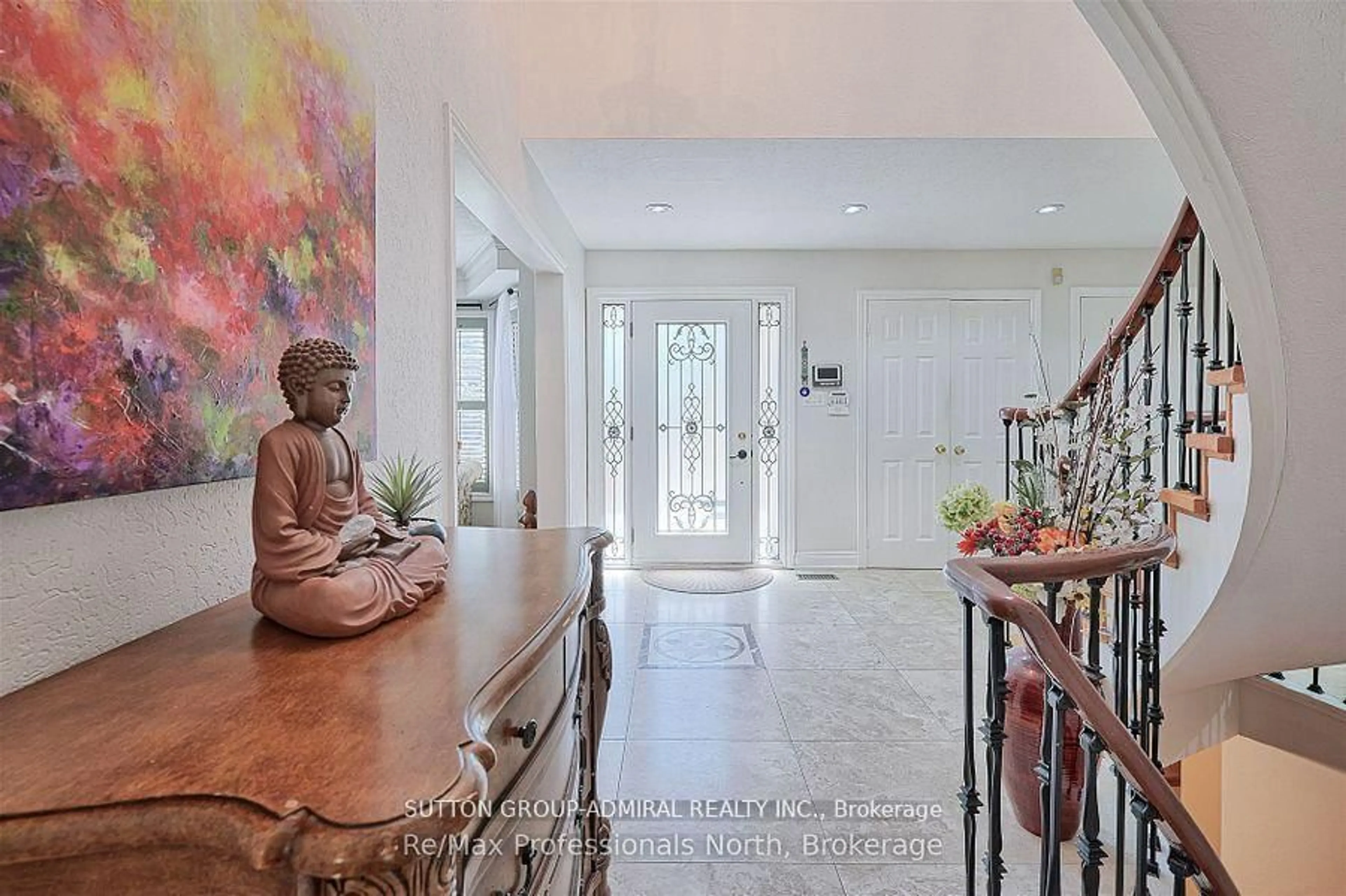 Indoor entryway for 8 Elmsley Dr, Richmond Hill Ontario L4C 8N1