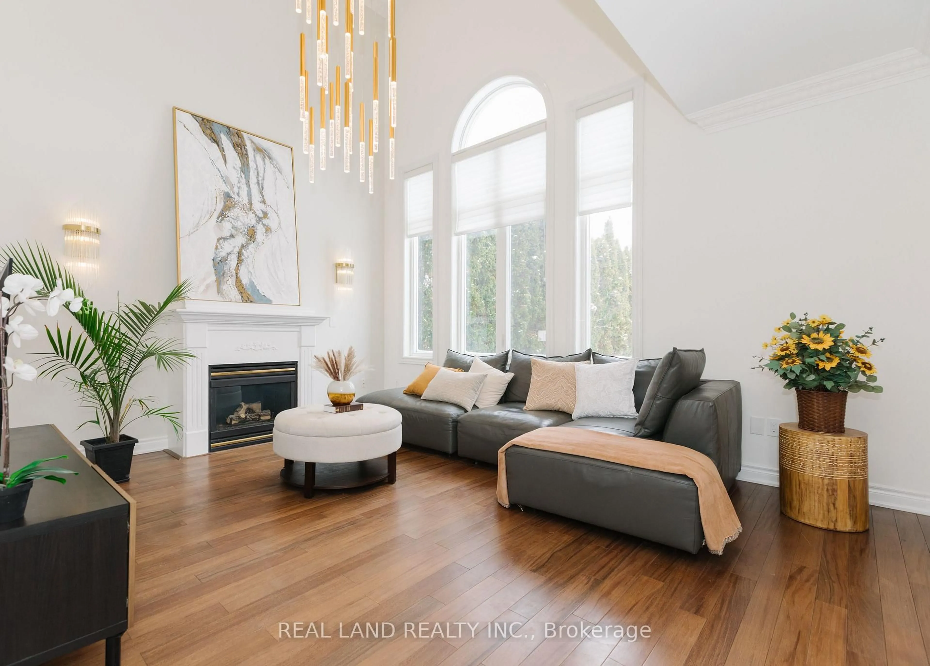 Living room with furniture, unknown for 5 Rochester Hill St, Richmond Hill Ontario L4S 2M6