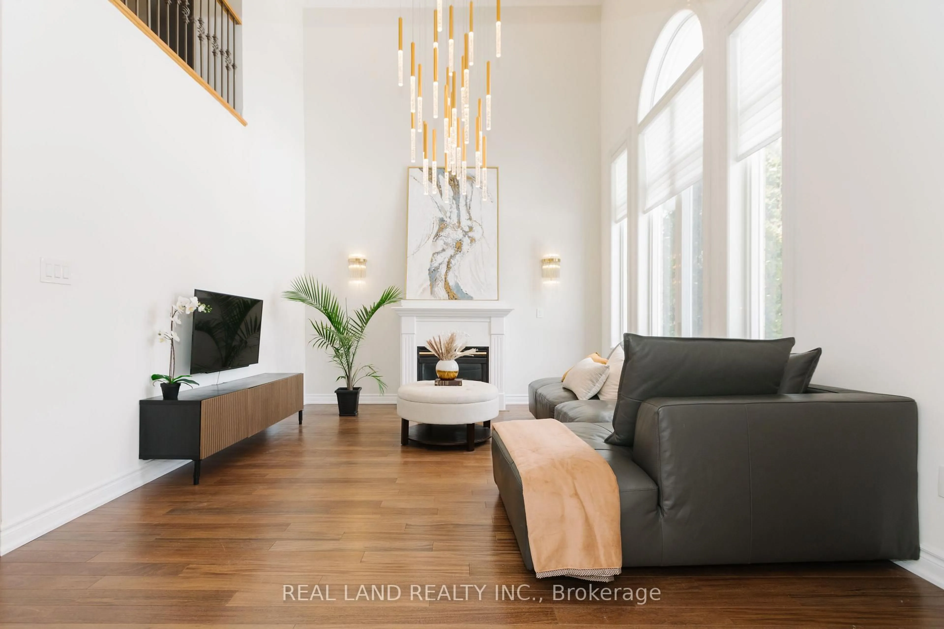 Living room with furniture, unknown for 5 Rochester Hill St, Richmond Hill Ontario L4S 2M6