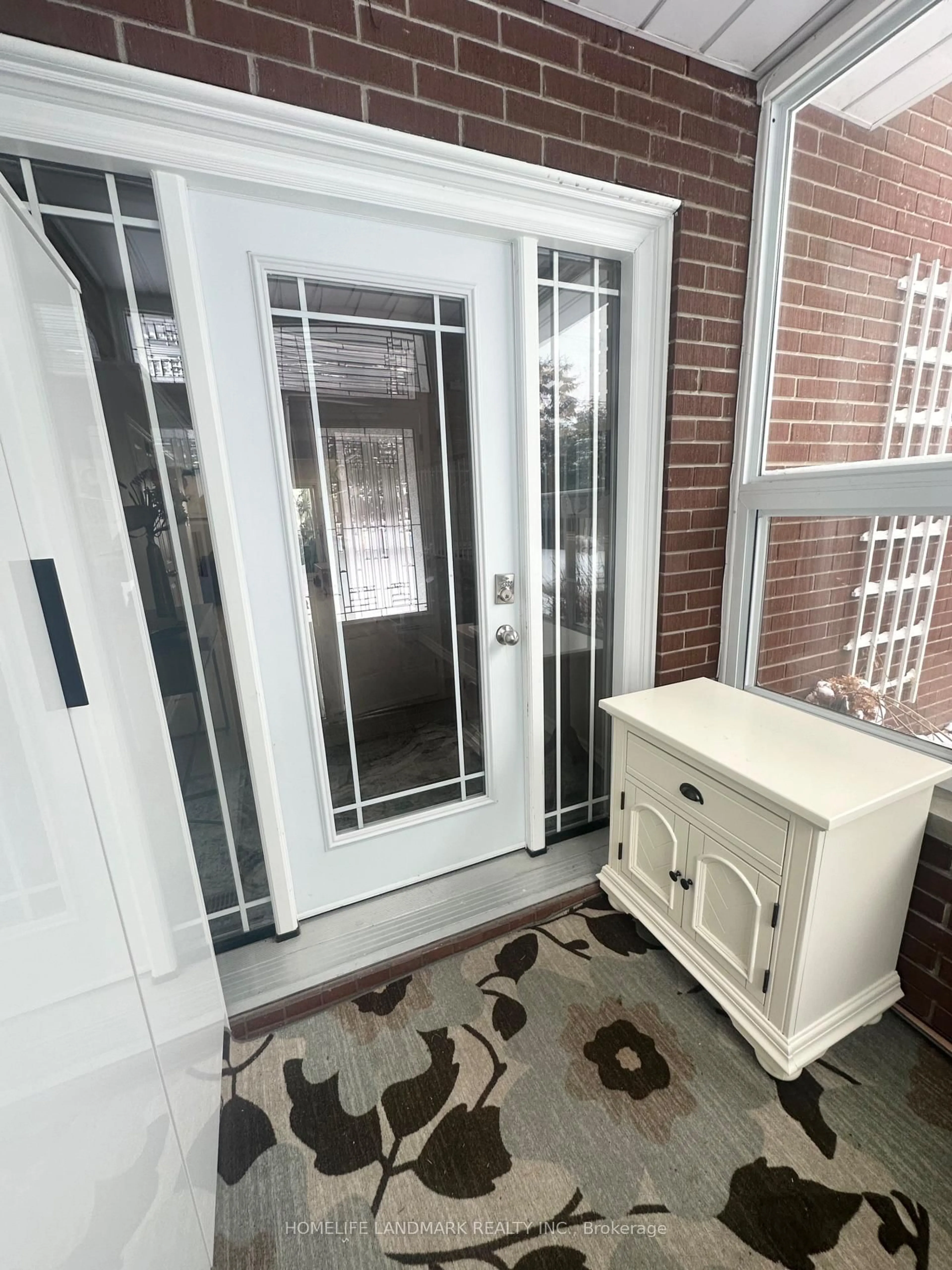 Indoor entryway for 70 Maple Grove Ave, Richmond Hill Ontario L4E 2X2