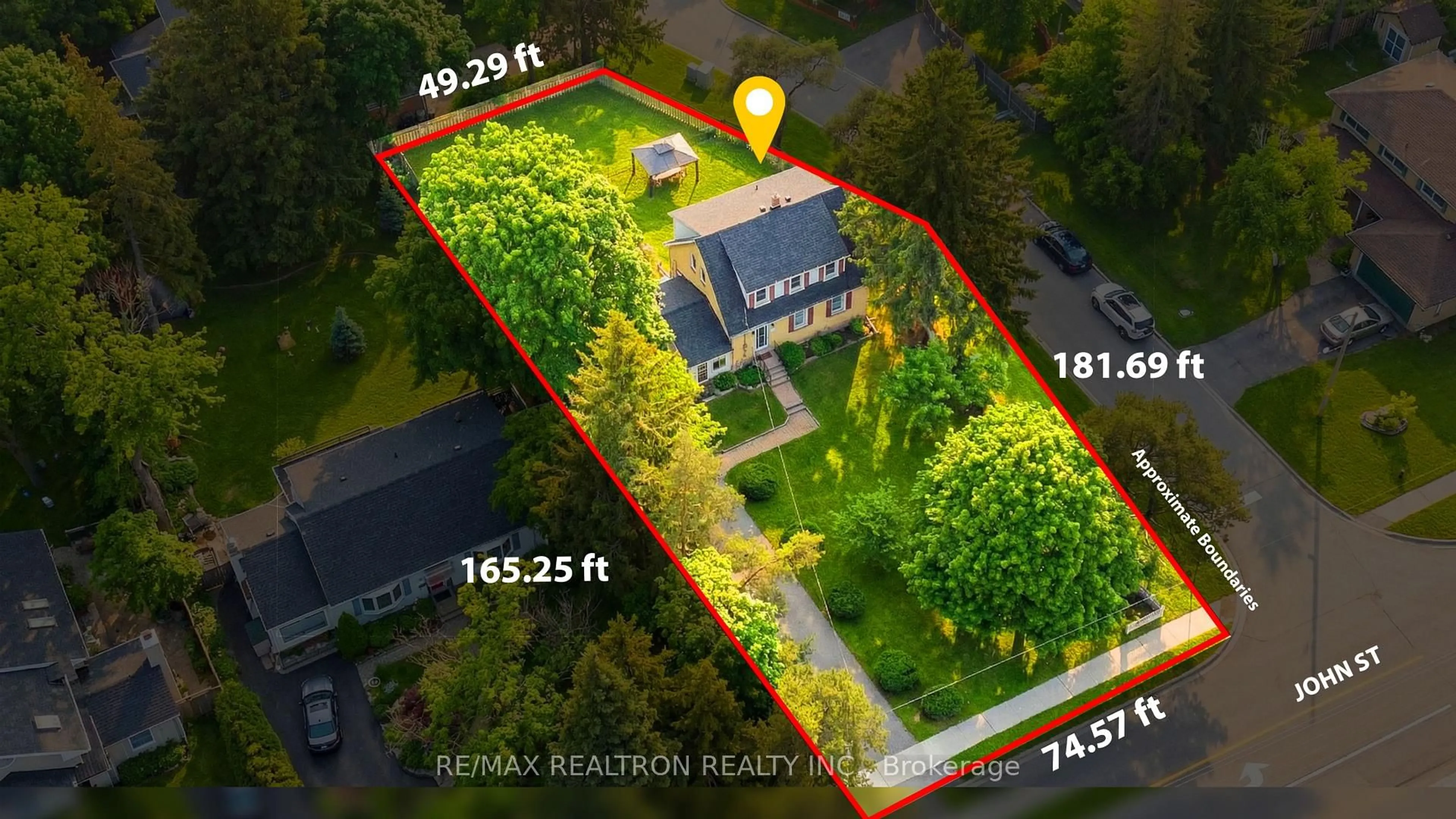 A pic from outside/outdoor area/front of a property/back of a property/a pic from drone, street for 35 John St, Markham Ontario L3T 1Y1