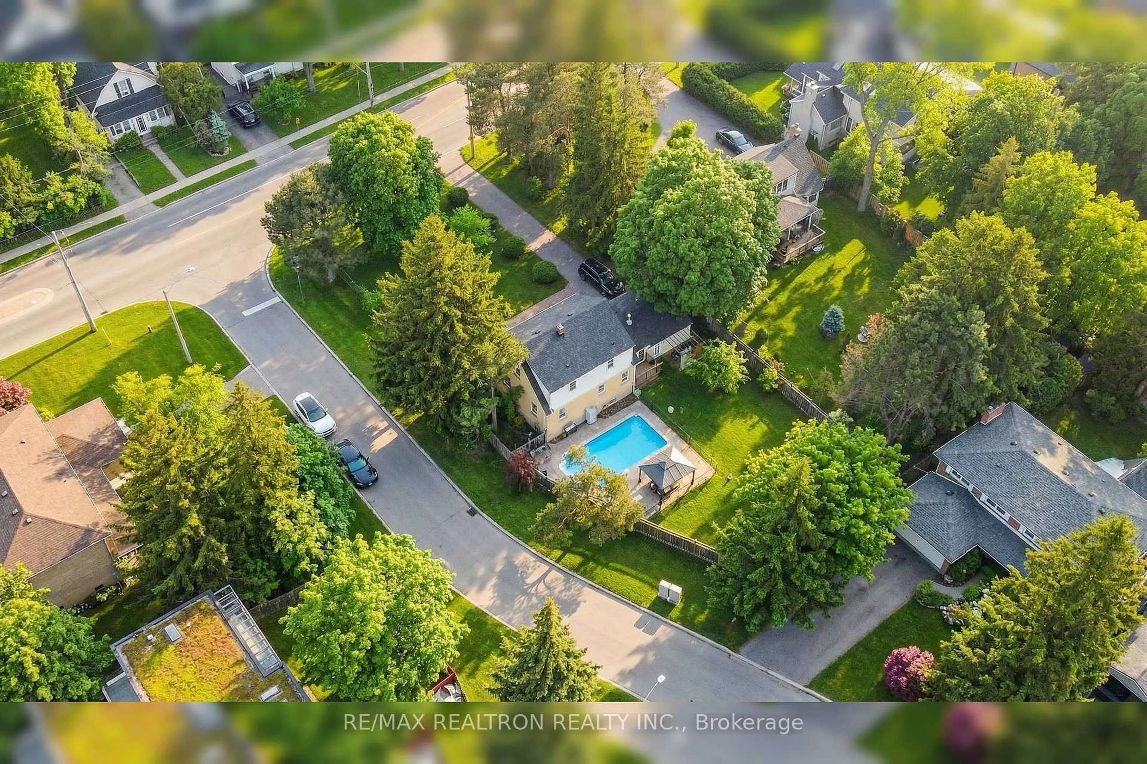 A pic from outside/outdoor area/front of a property/back of a property/a pic from drone, street for 35 John St, Markham Ontario L3T 1Y1