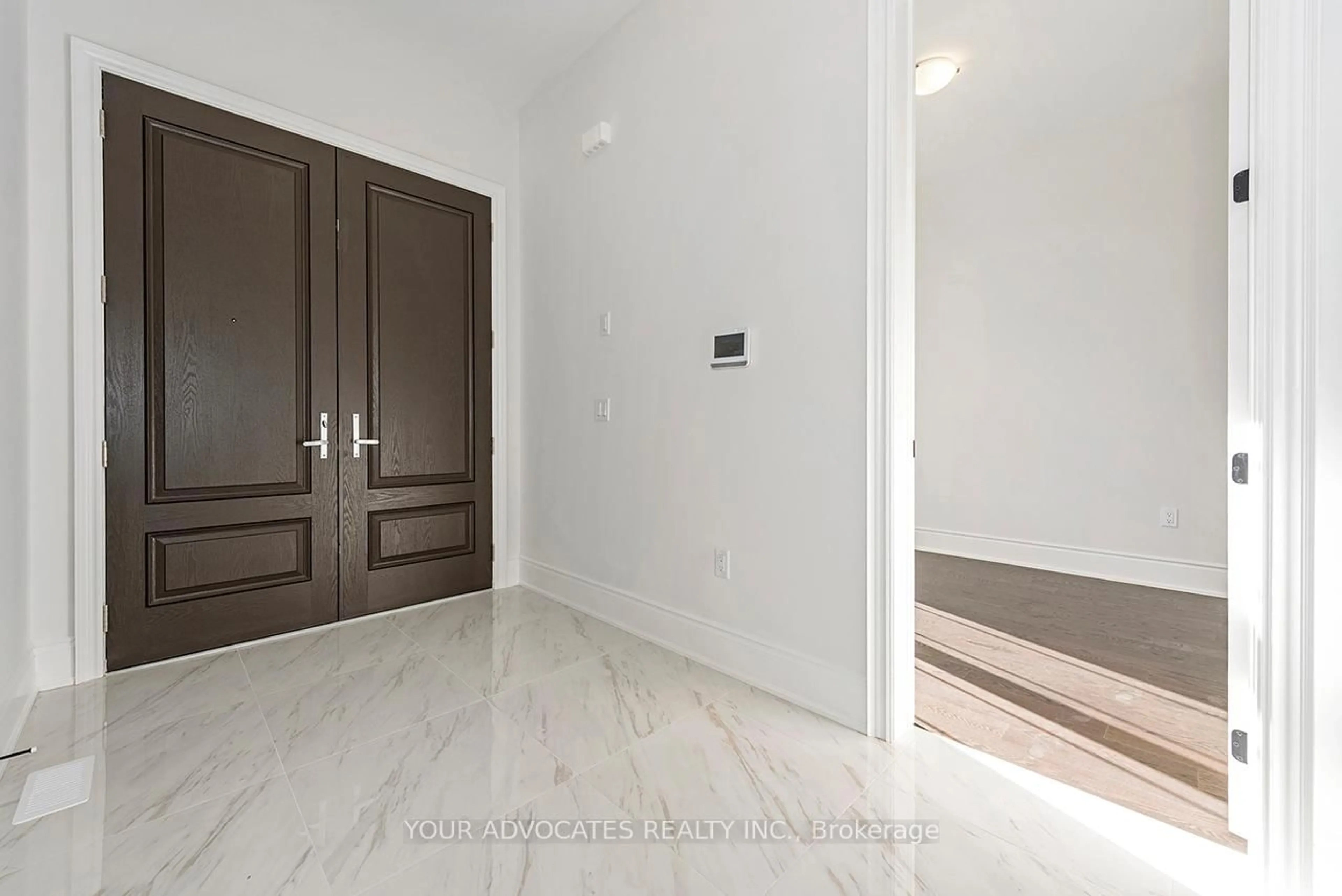 Indoor foyer for 275 BALLANTYNE Blvd, Vaughan Ontario L3L 0G7