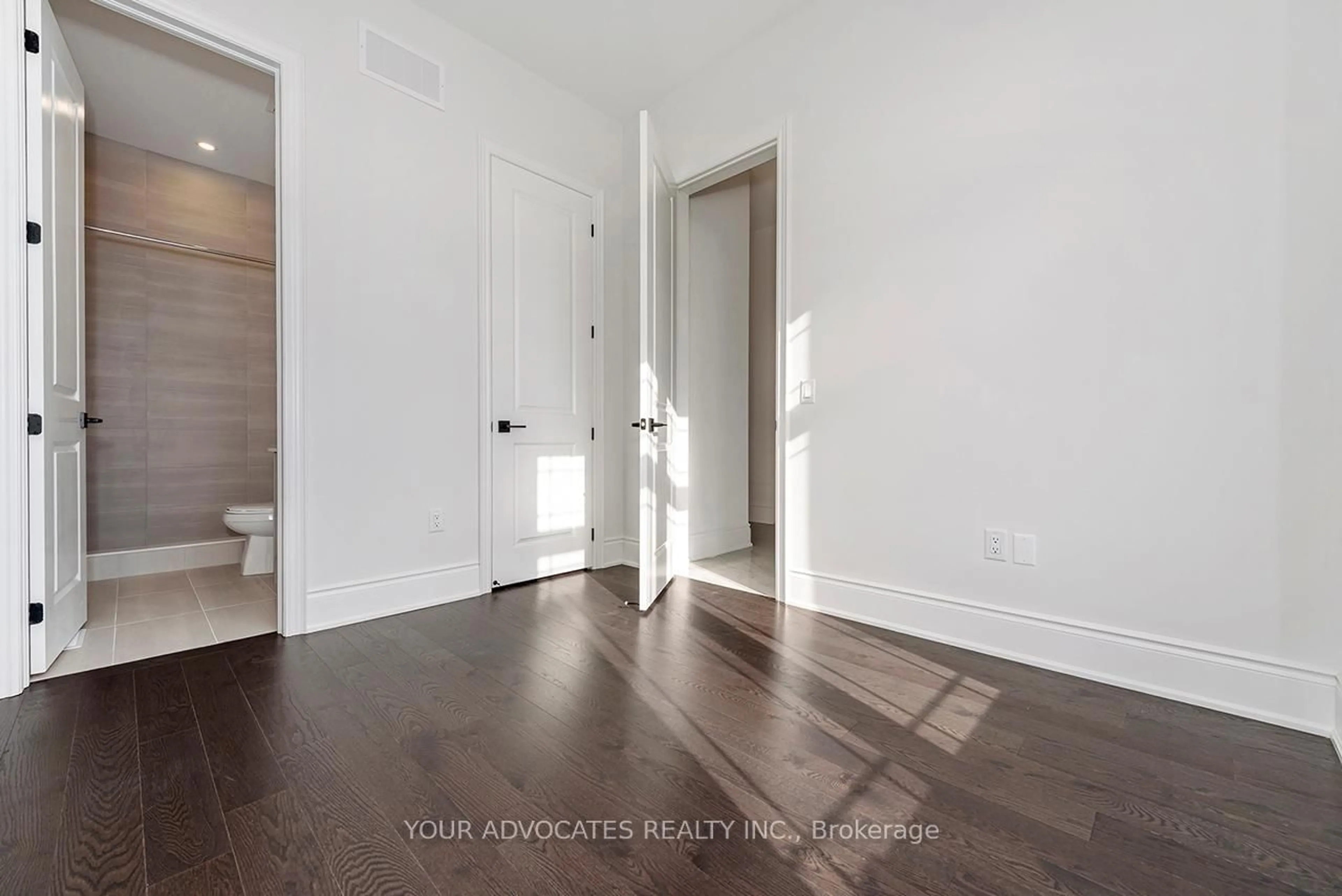 Indoor entryway for 275 BALLANTYNE Blvd, Vaughan Ontario L3L 0G7