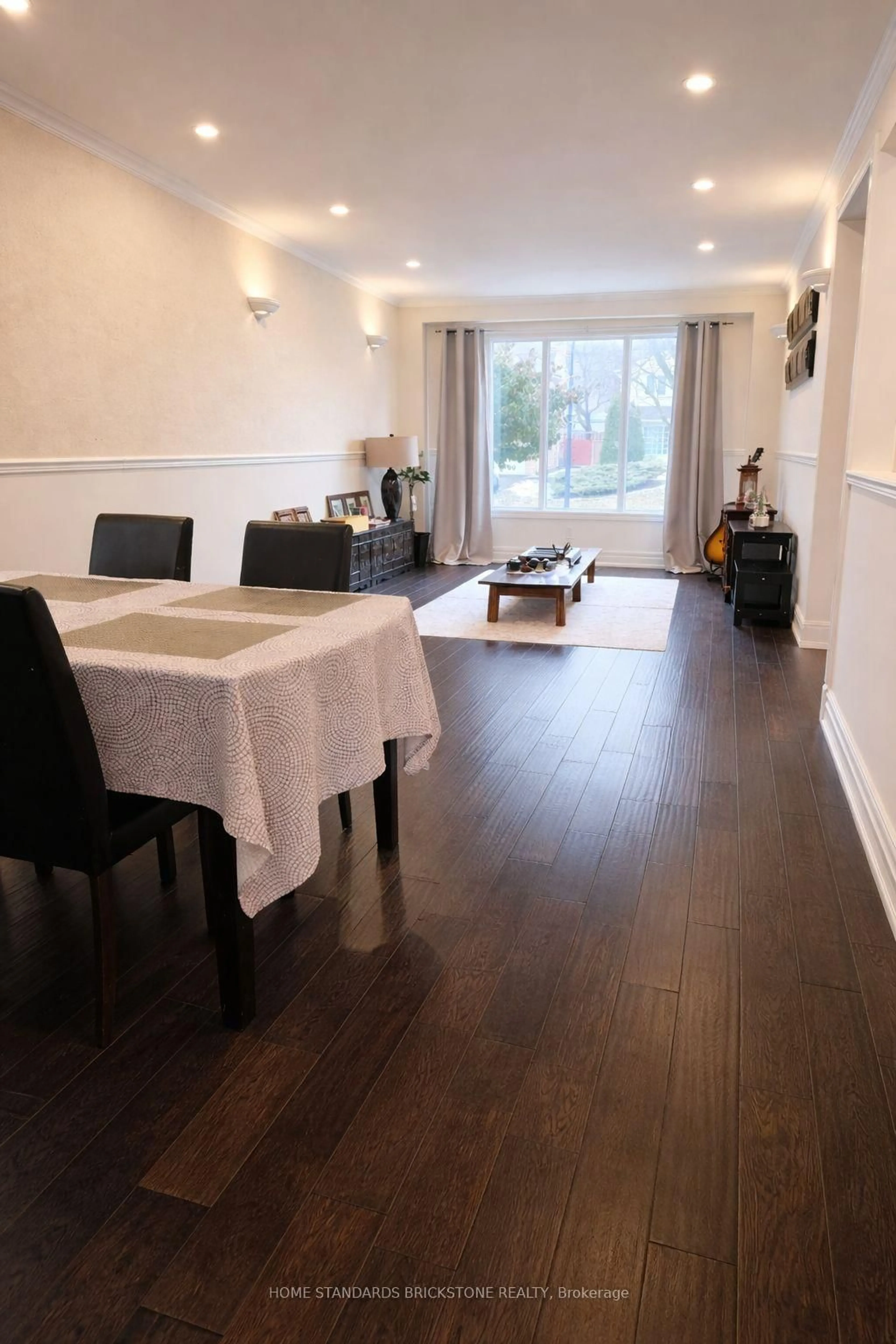 Unknown for 122 Lowe Blvd, Newmarket Ontario L3Y 5T2