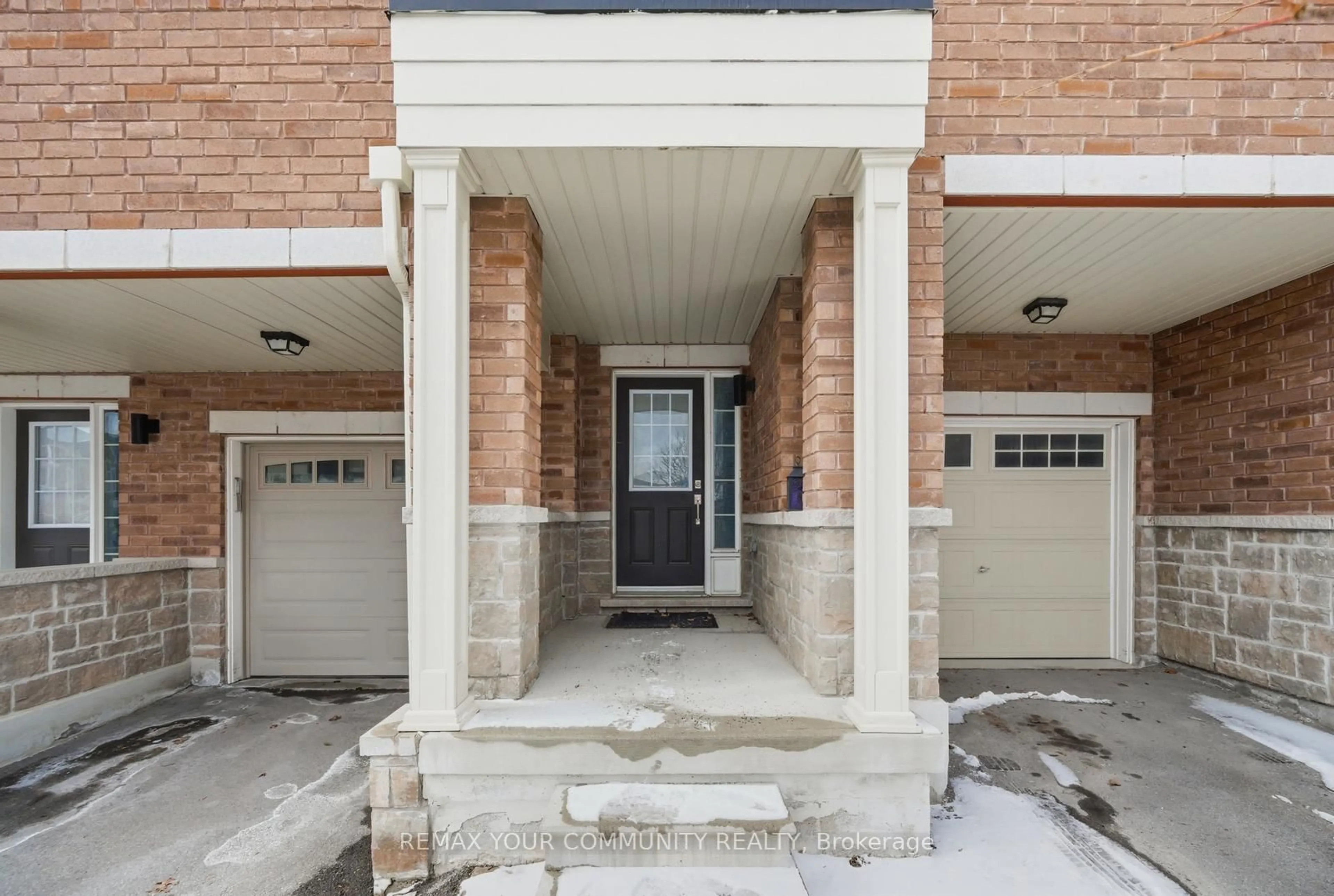 Indoor entryway for 41 Torah Gate, Vaughan Ontario L6A 4Y4
