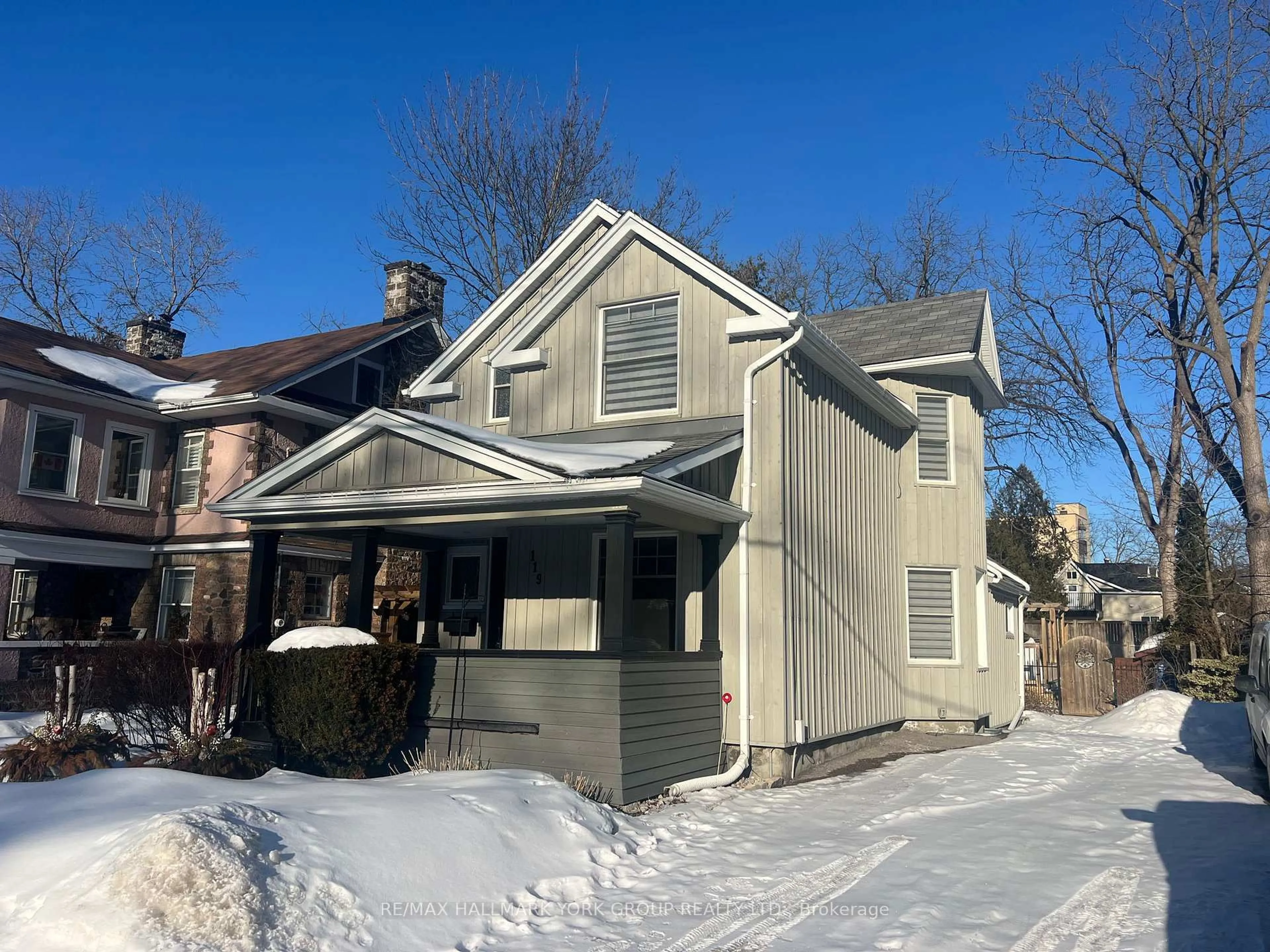 Home with vinyl exterior material, street for 119 Temperance St, Aurora Ontario L4G 2R2