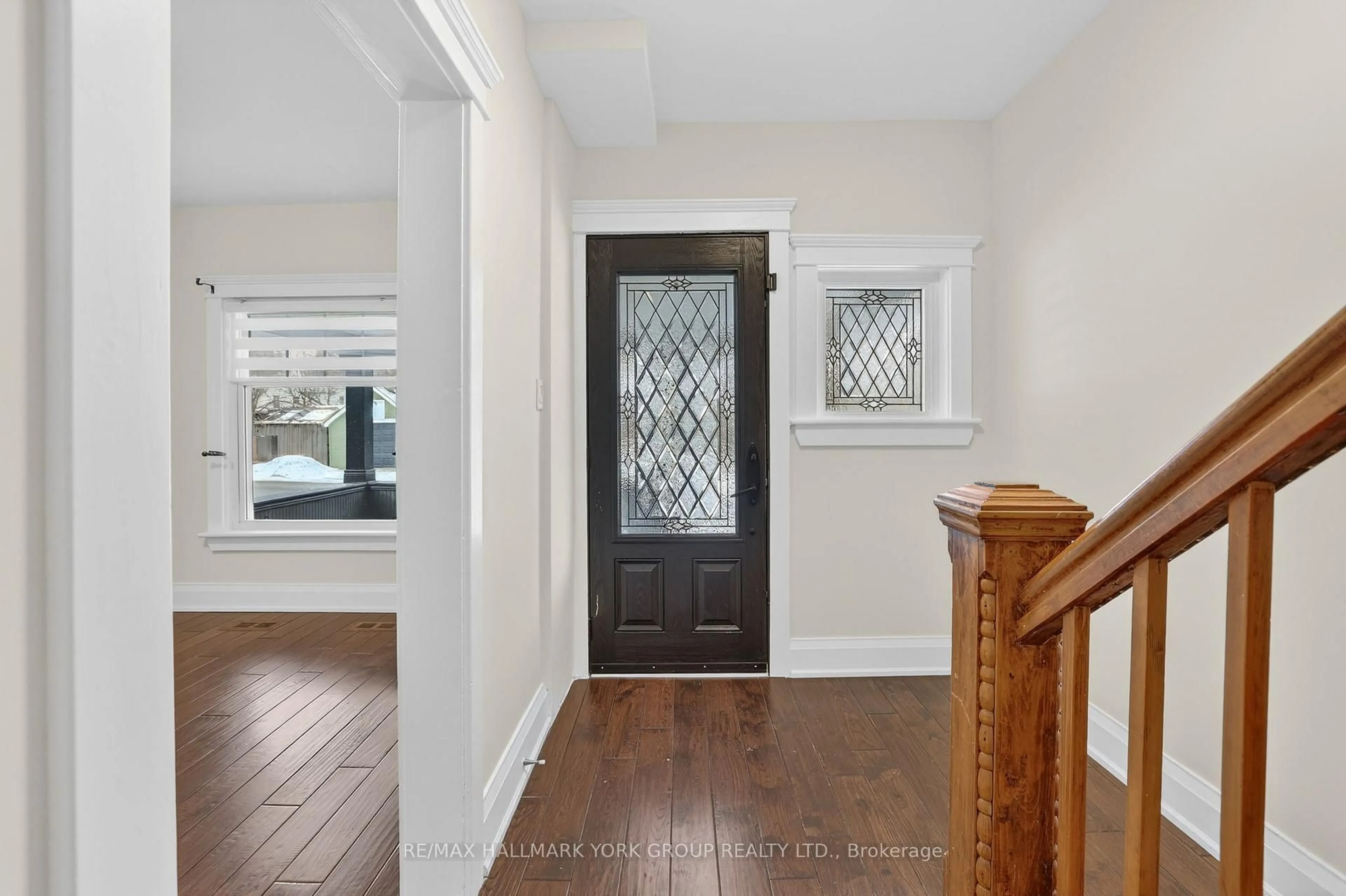 Indoor entryway for 119 Temperance St, Aurora Ontario L4G 2R2