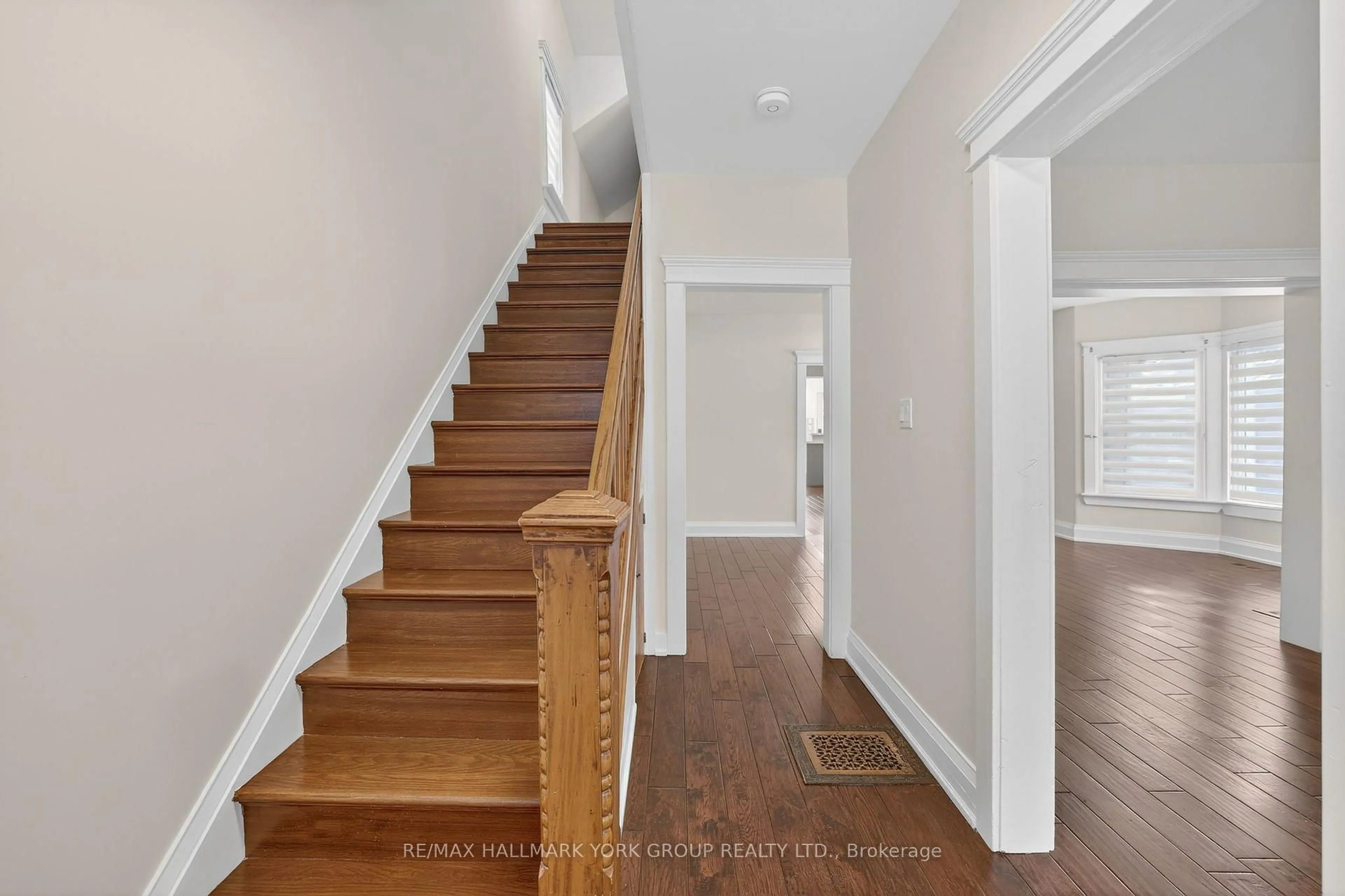 Unknown for 119 Temperance St, Aurora Ontario L4G 2R2