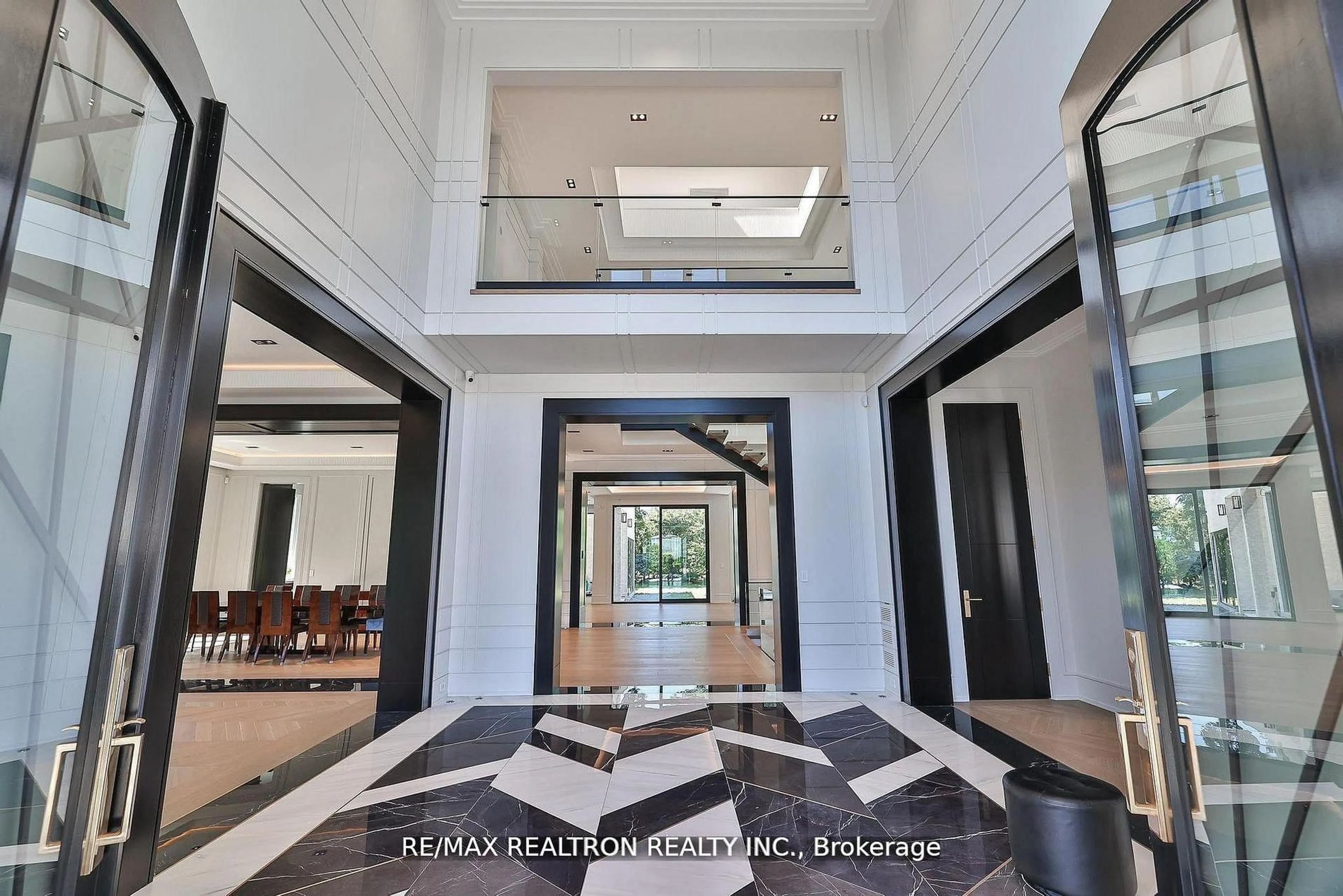 Indoor foyer for 41 Thornbank Rd, Vaughan Ontario L4J 2A1