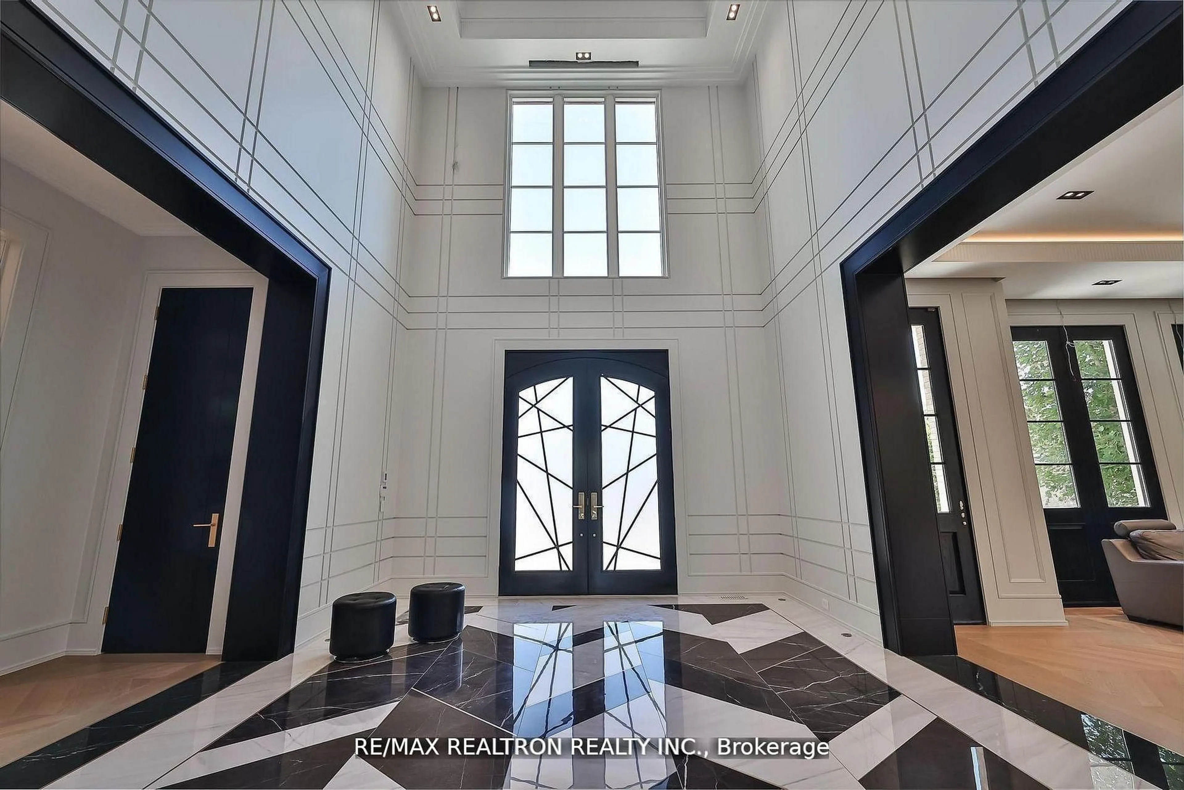 Indoor foyer for 41 Thornbank Rd, Vaughan Ontario L4J 2A1