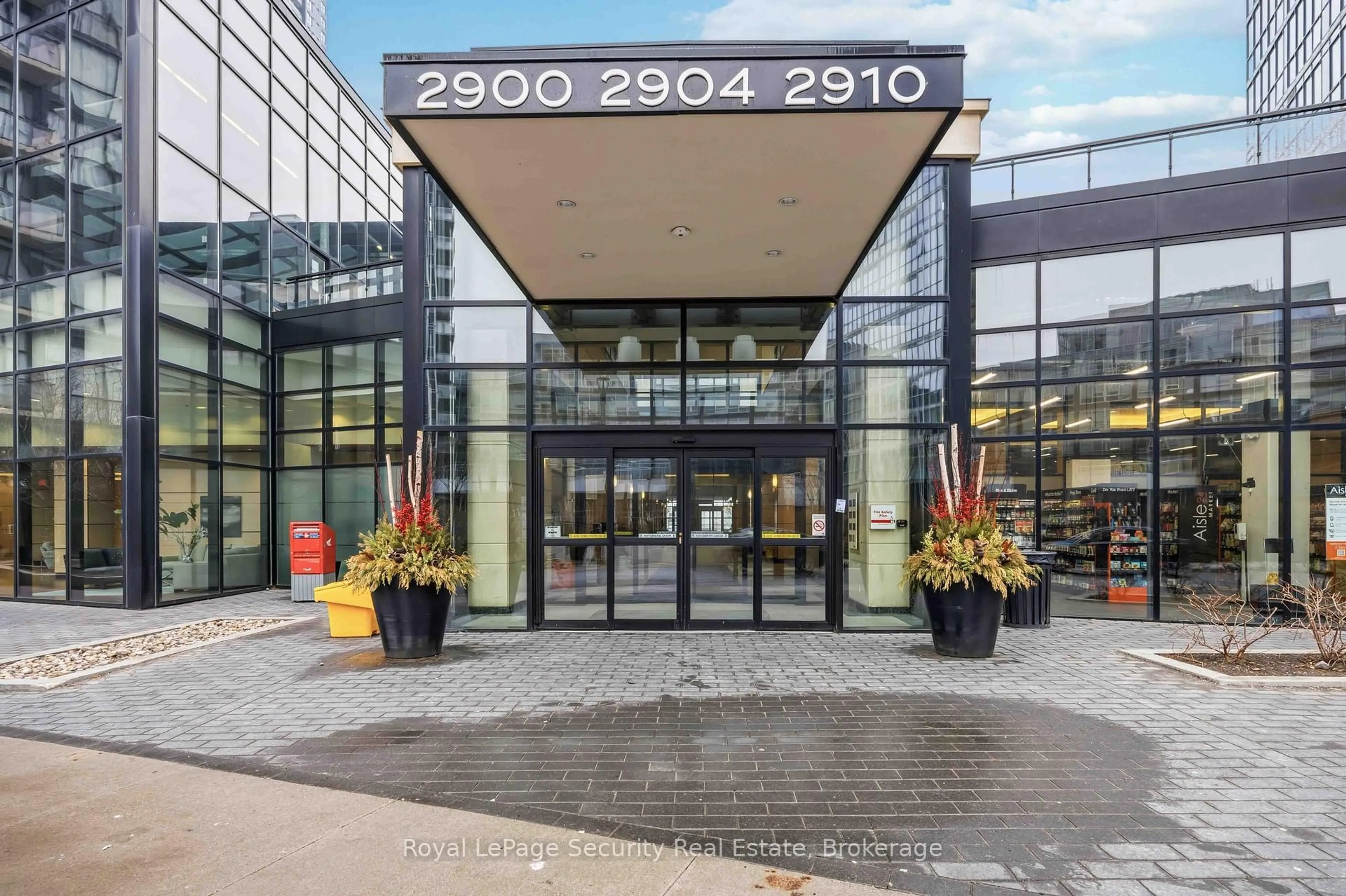 Indoor foyer for 2900 Highway 7 #202, Vaughan Ontario L4K 0G3